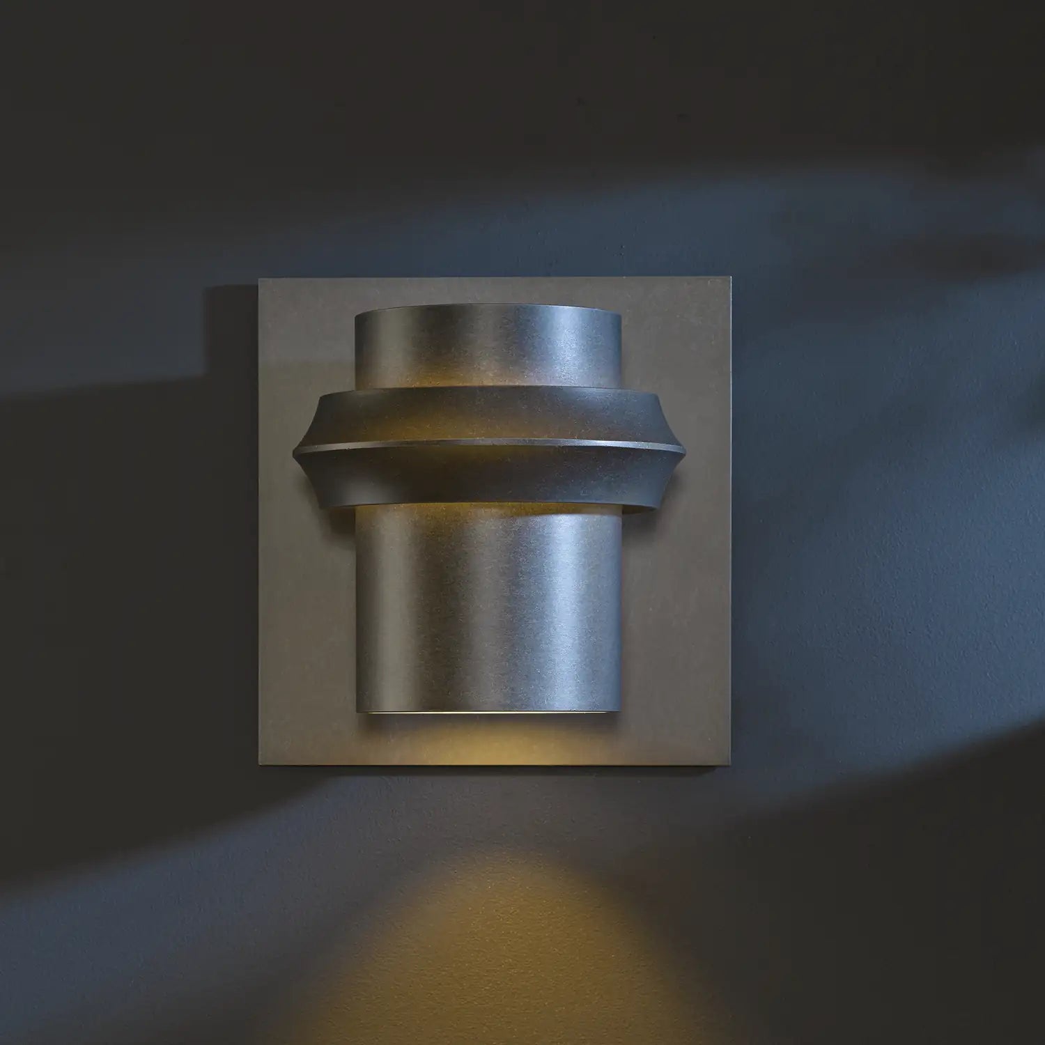 HUBBARDTON FORGE TWILIGHT SKY FRIENDLY OUTDOOR SCONCE