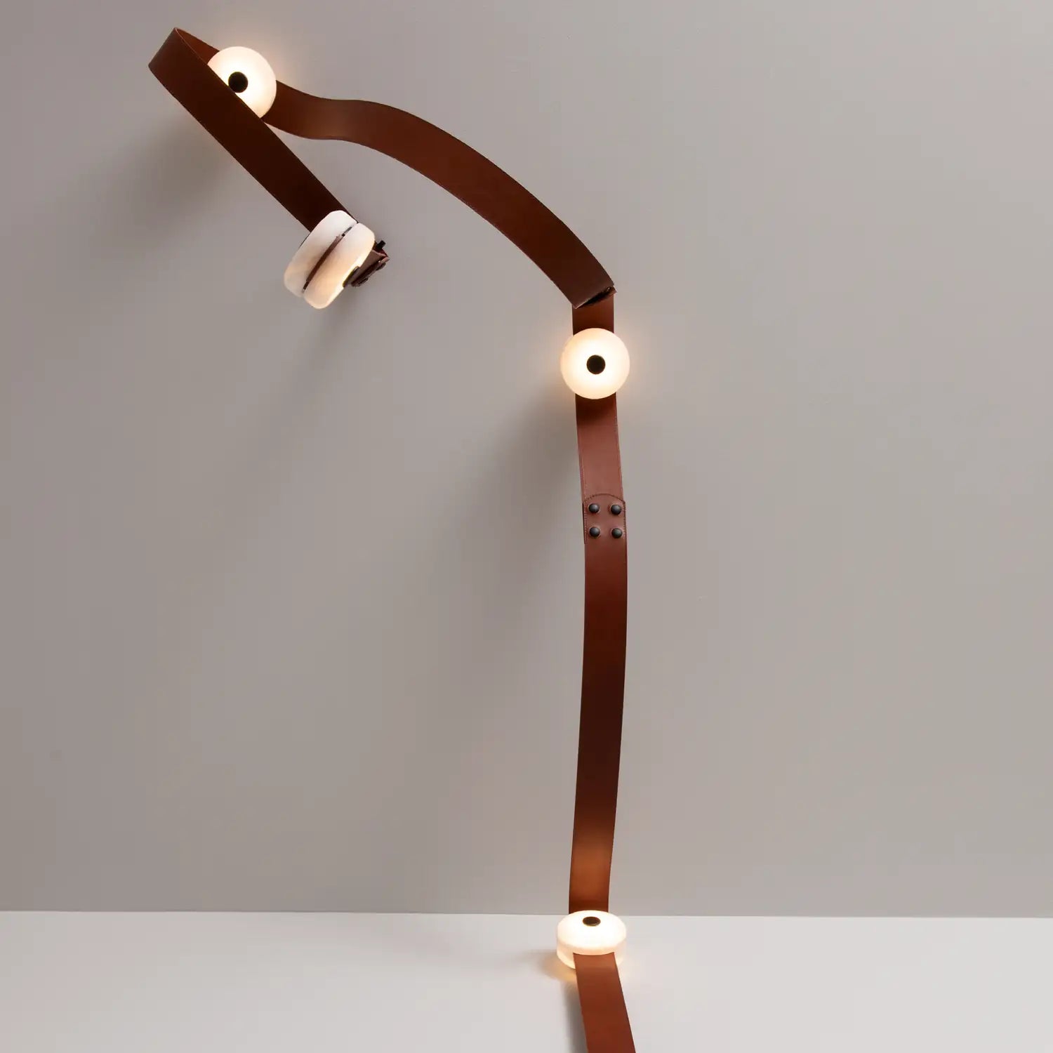 HUBBARDTON FORGE SNAPS FLOOR-TO-CEILING PLUG-IN LED LAMP - Floor
