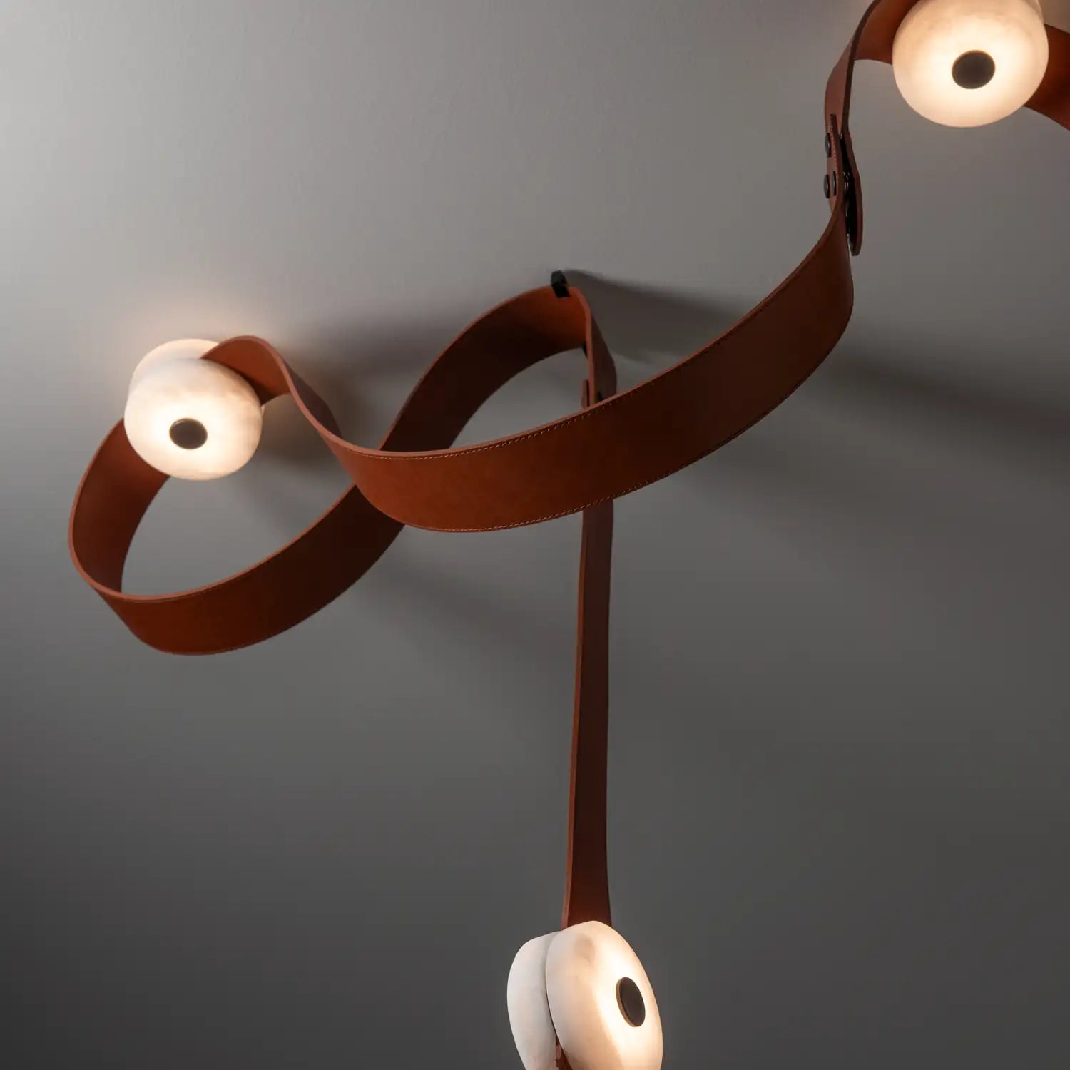 HUBBARDTON FORGE SNAPS FLOOR-TO-CEILING PLUG-IN LED LAMP - Floor