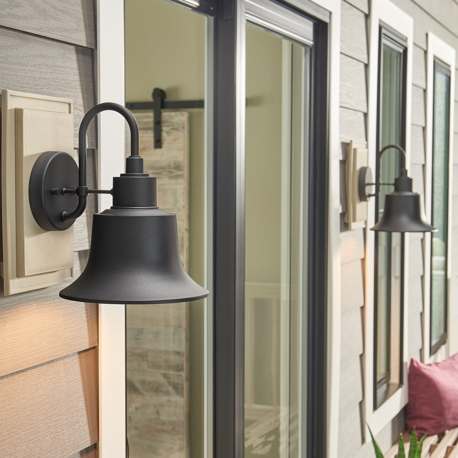 CAPITAL LIGHTING BROCK OUTDOOR WALL-LANTERN