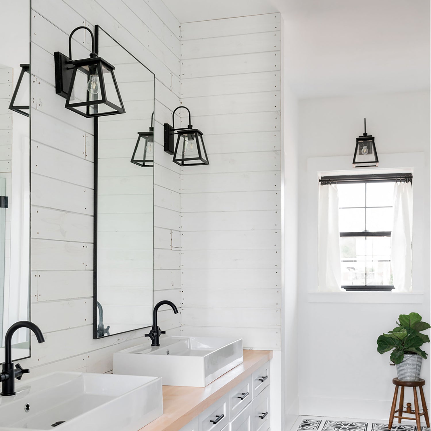 CAPITAL LIGHTING BELMORE OUTDOOR WALL-LANTERN