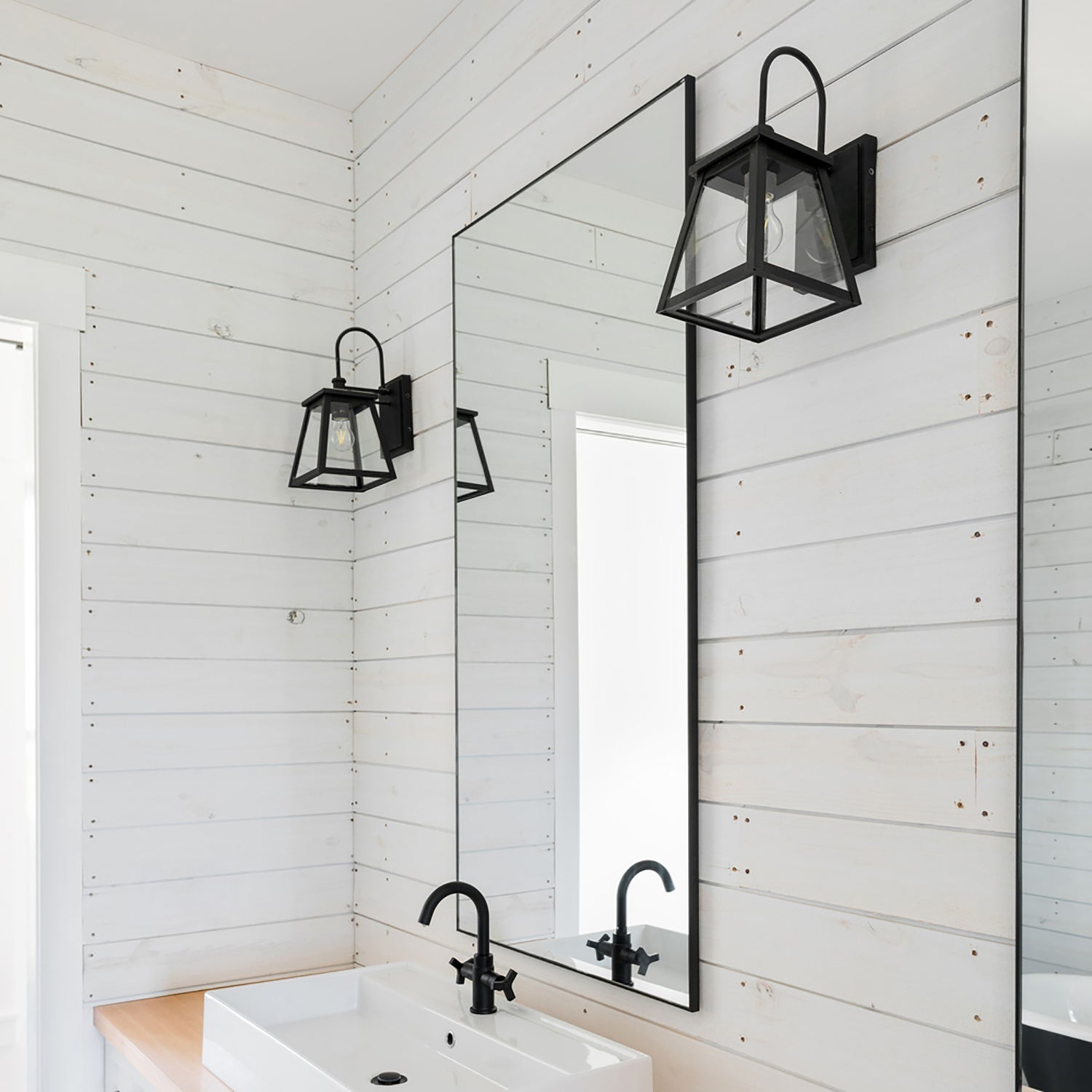 CAPITAL LIGHTING BELMORE OUTDOOR WALL-LANTERN