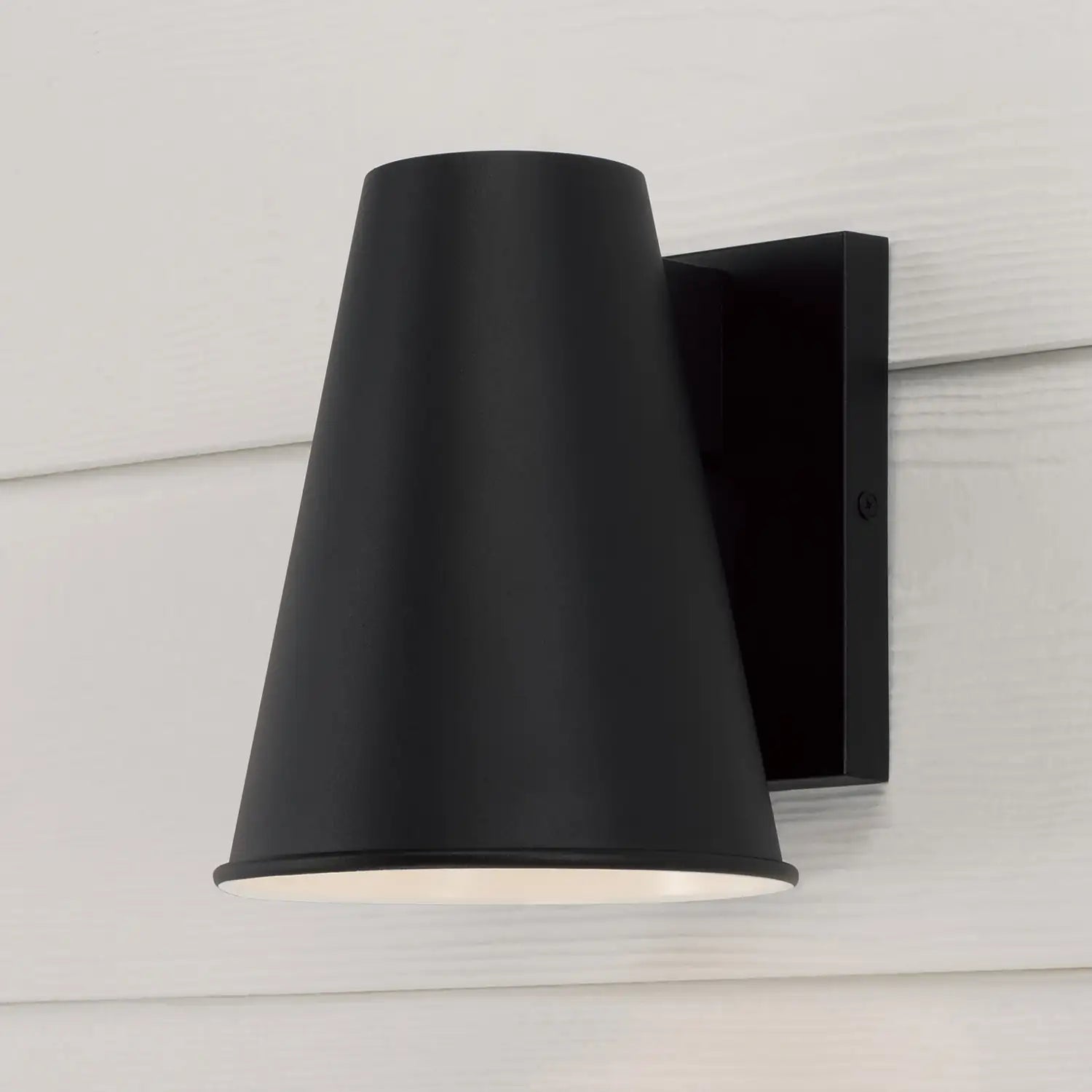 CAPITAL LIGHTING, YARDLEY OUTDOOR WALL-LANTERN, OUTDOOR WALL LIGHTS