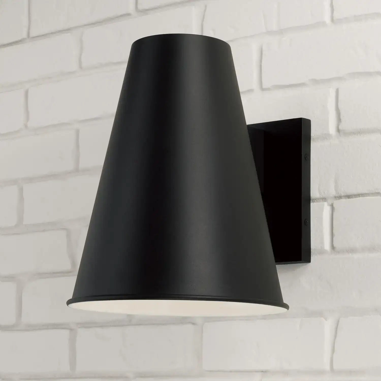 CAPITAL LIGHTING, YARDLEY OUTDOOR WALL-LANTERN, OUTDOOR WALL LIGHTS