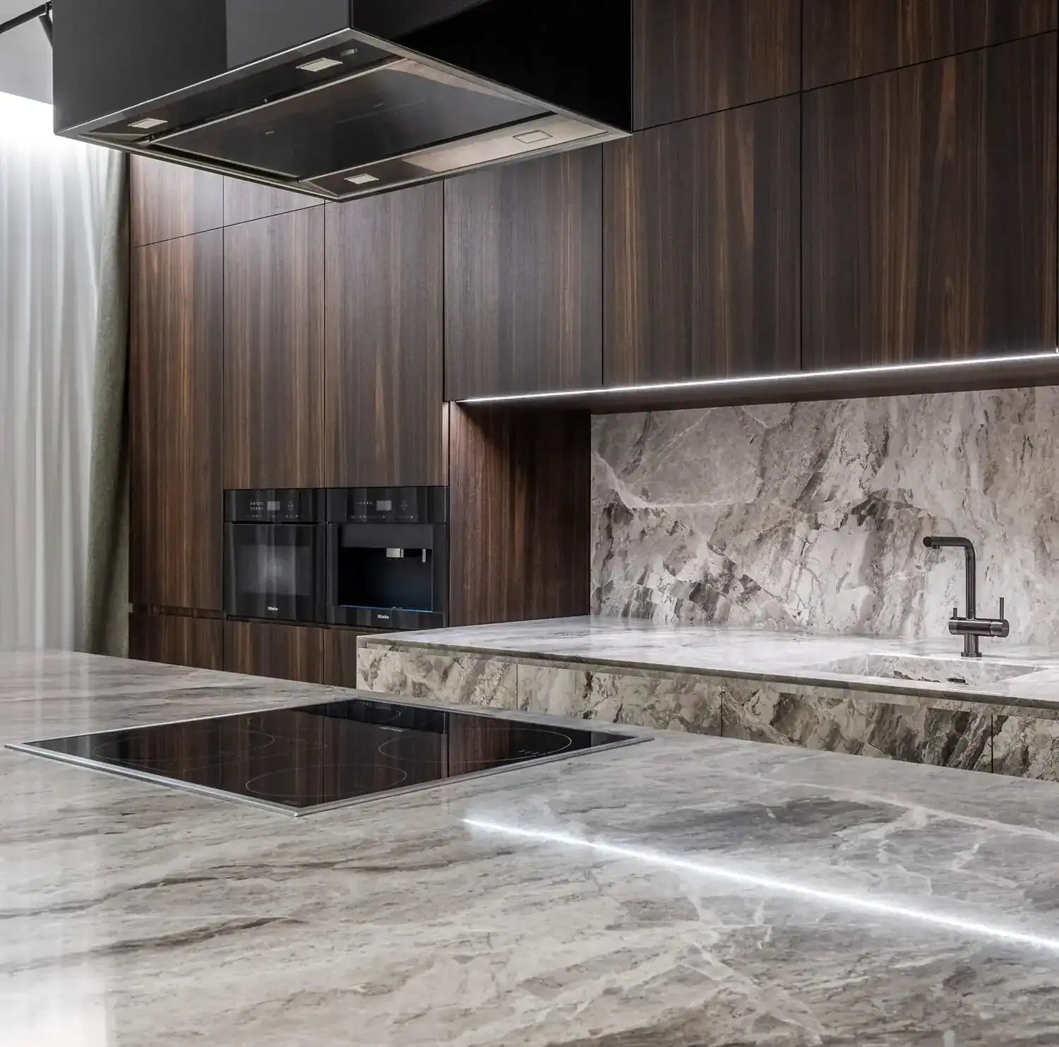 DALS SWIVLED LINEAR LIGHT - Task