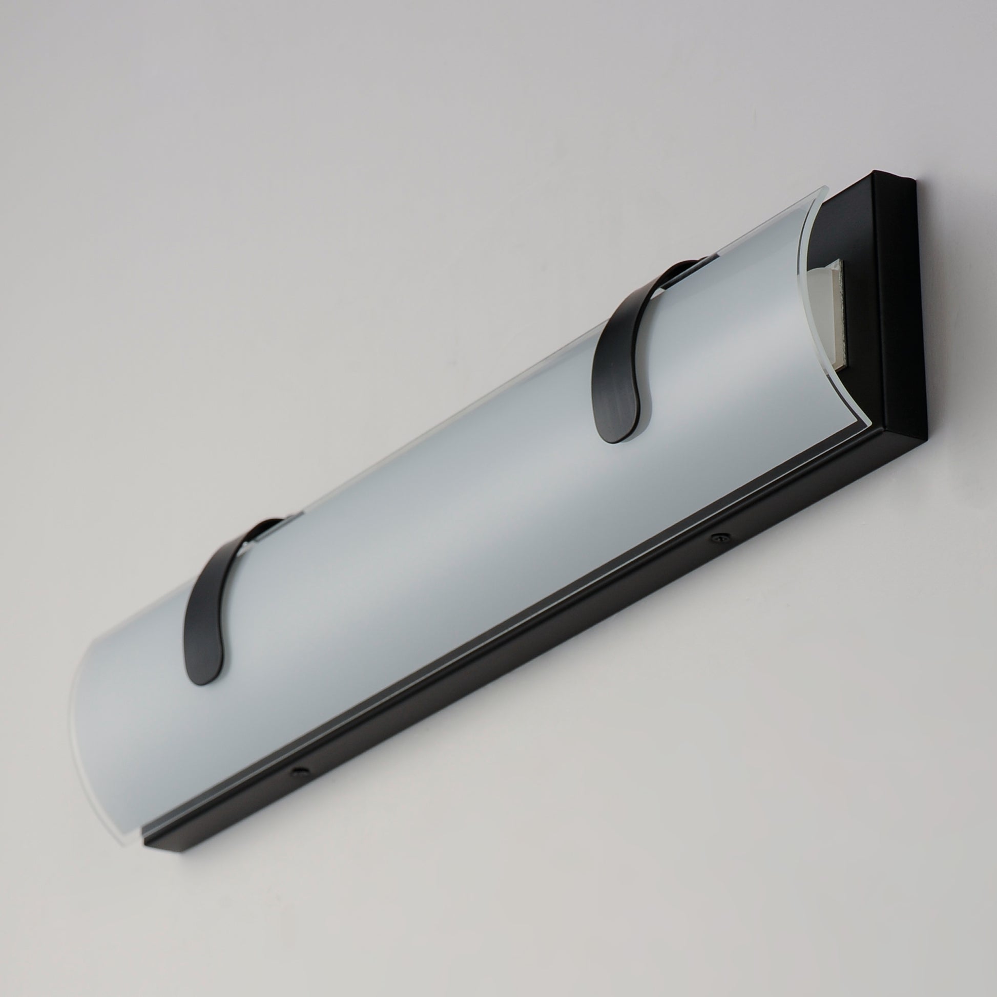 ET2, CLUTCH-BATH VANITY, VANITY LIGHT