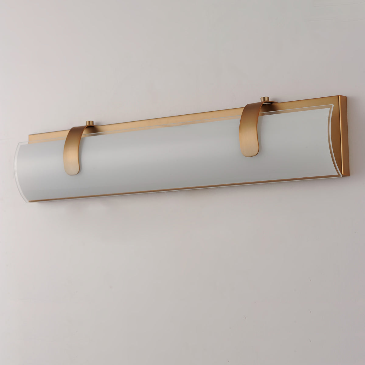 ET2, CLUTCH-BATH VANITY, VANITY LIGHT