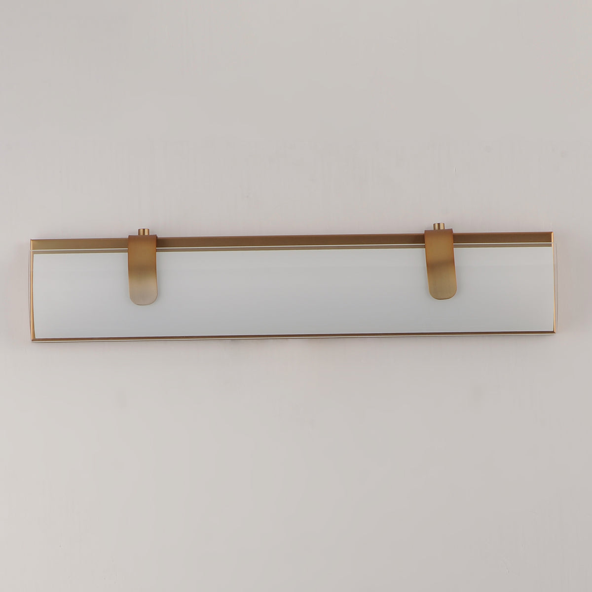 ET2, CLUTCH-BATH VANITY, VANITY LIGHT