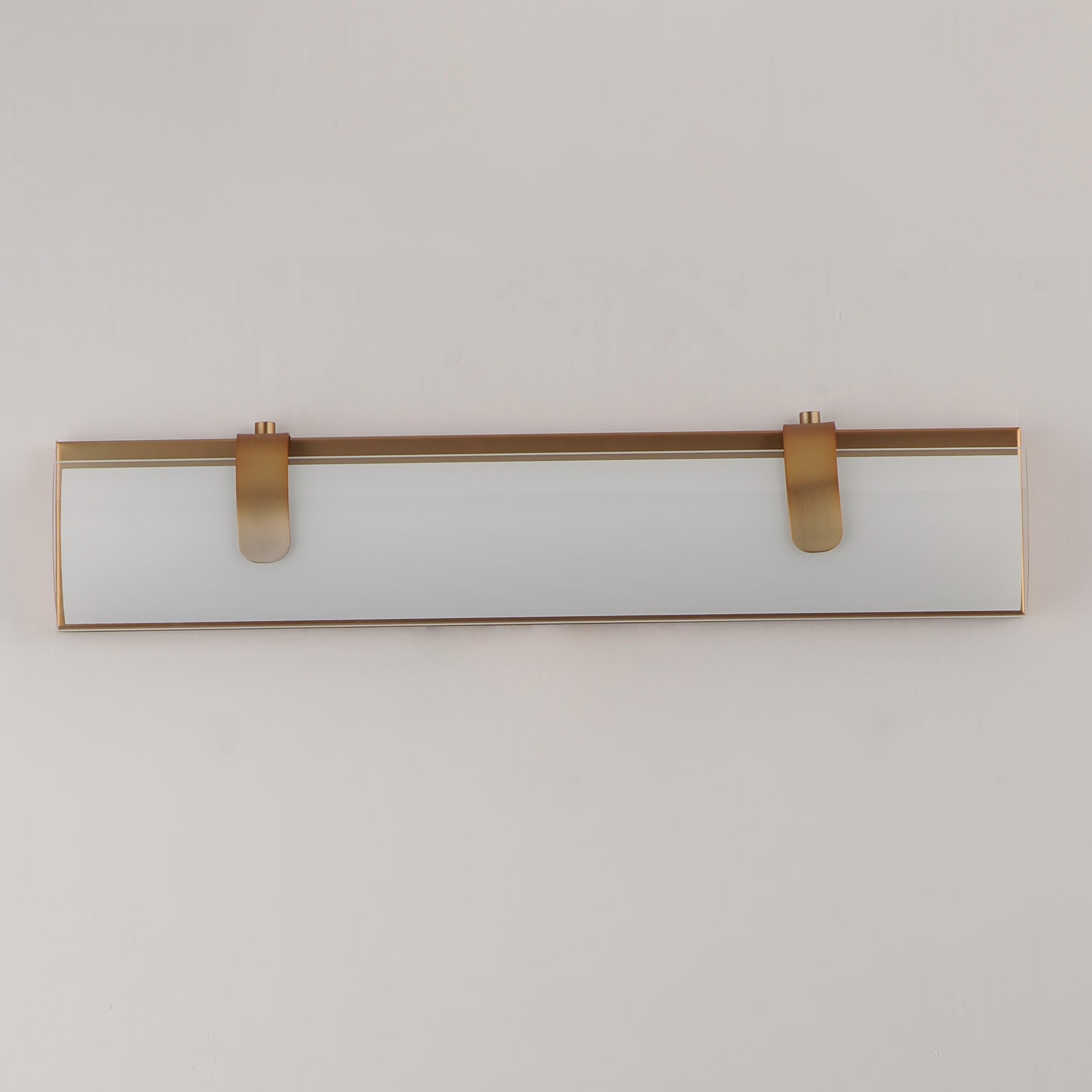 ET2, CLUTCH-BATH VANITY, VANITY LIGHT