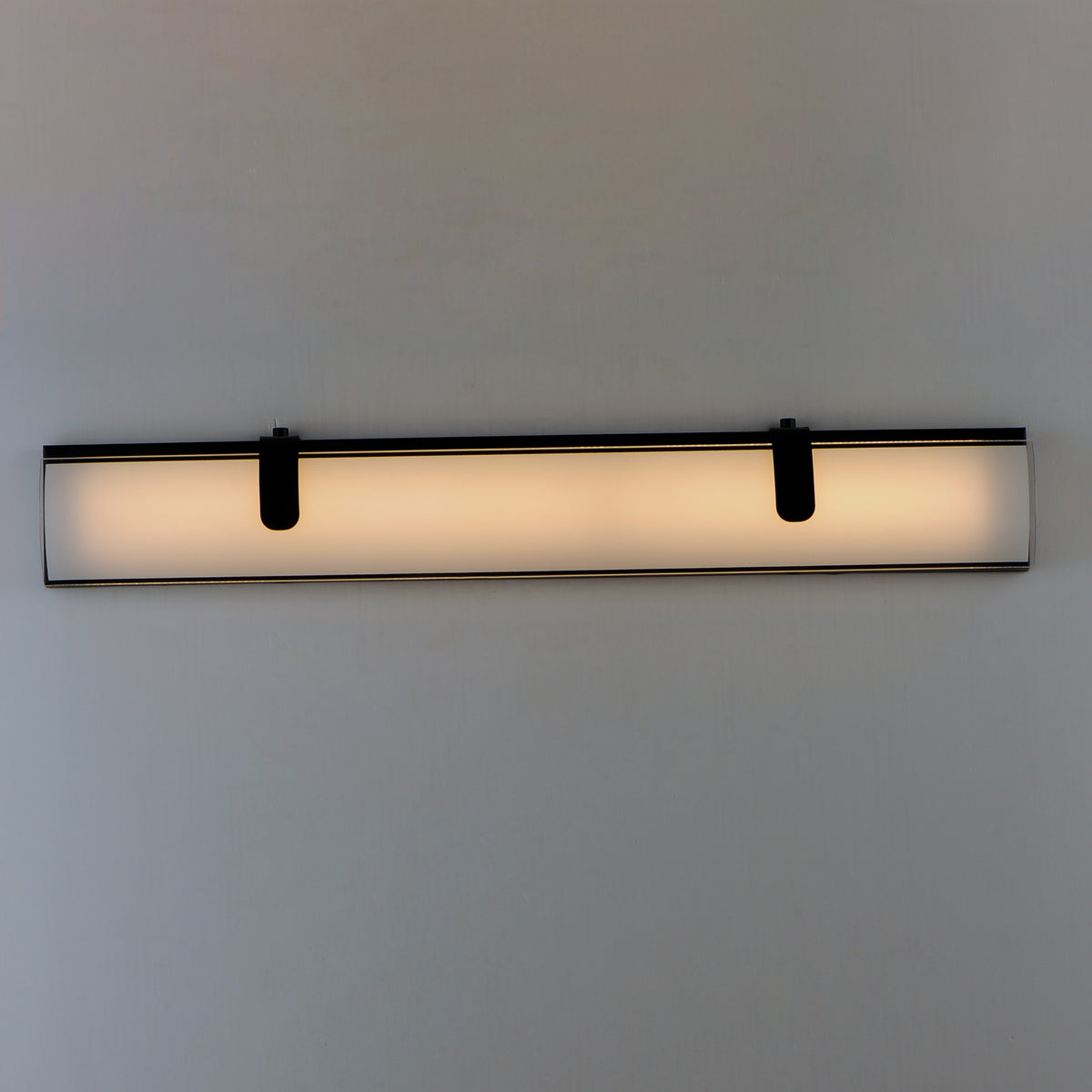 ET2, CLUTCH-BATH VANITY, VANITY LIGHT