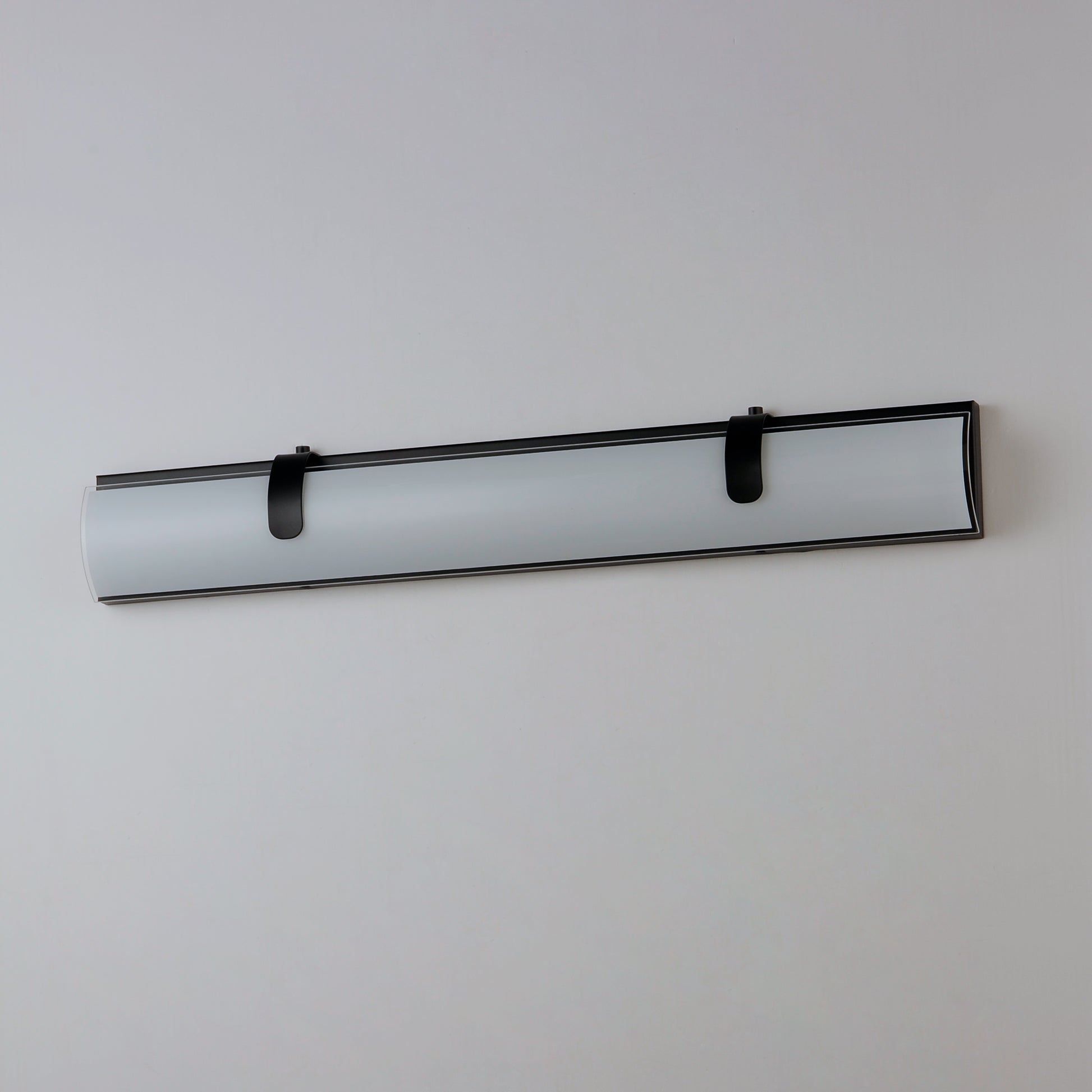 ET2, CLUTCH-BATH VANITY, VANITY LIGHT