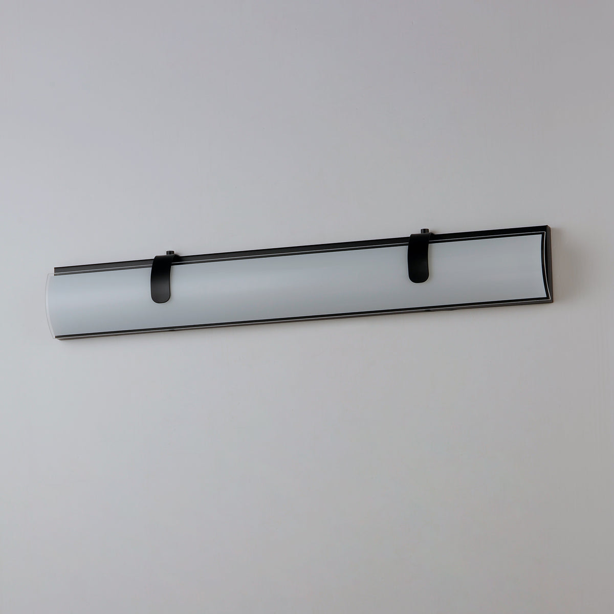 ET2, CLUTCH-BATH VANITY, VANITY LIGHT