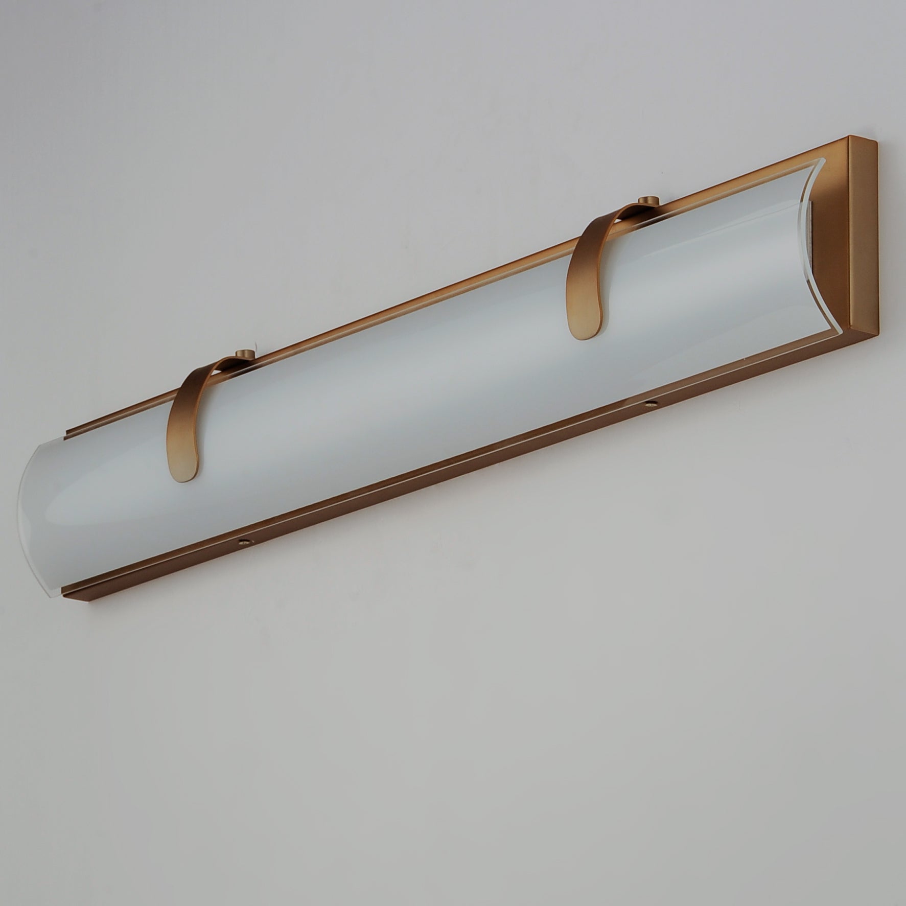 ET2, CLUTCH-BATH VANITY, VANITY LIGHT