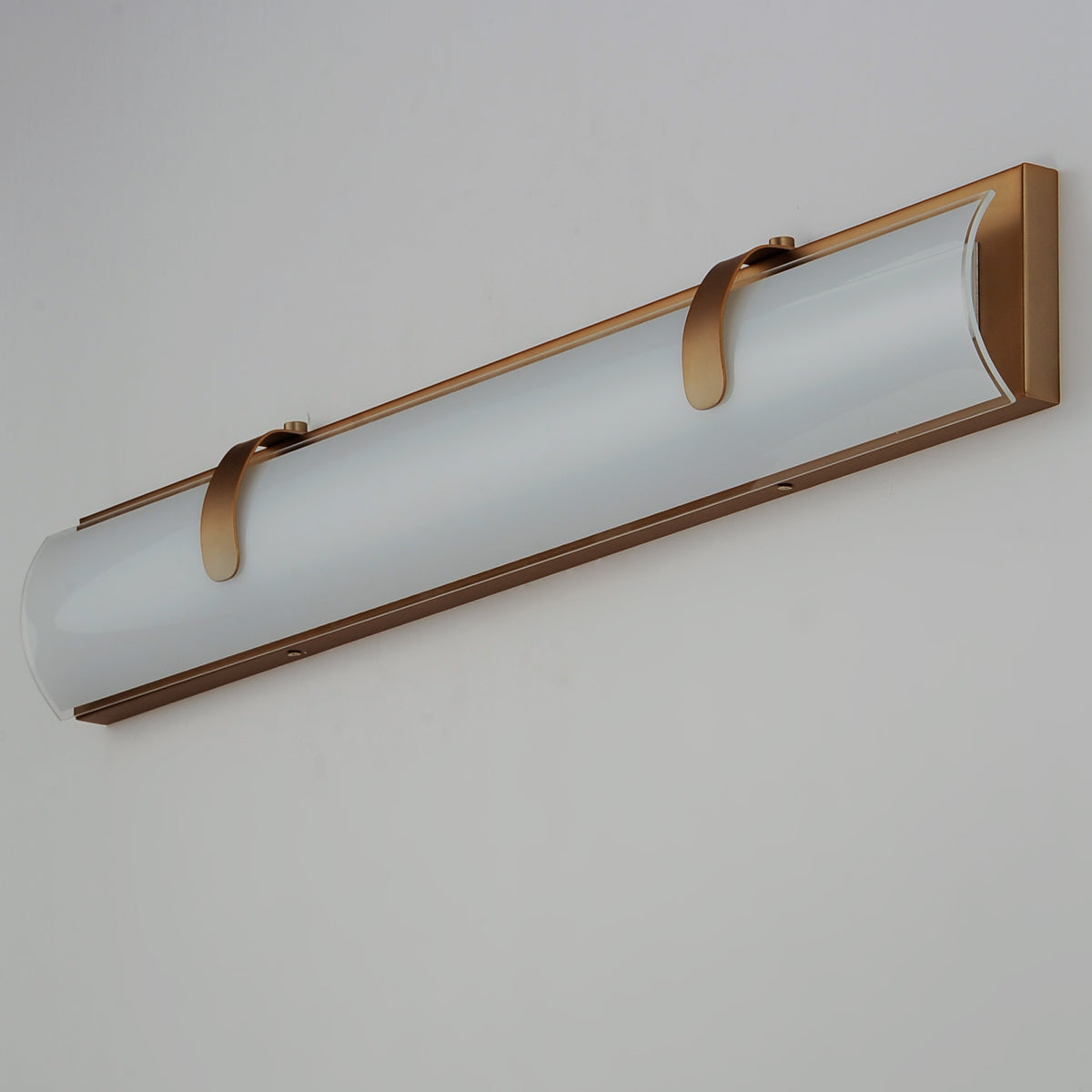 ET2, CLUTCH-BATH VANITY, VANITY LIGHT