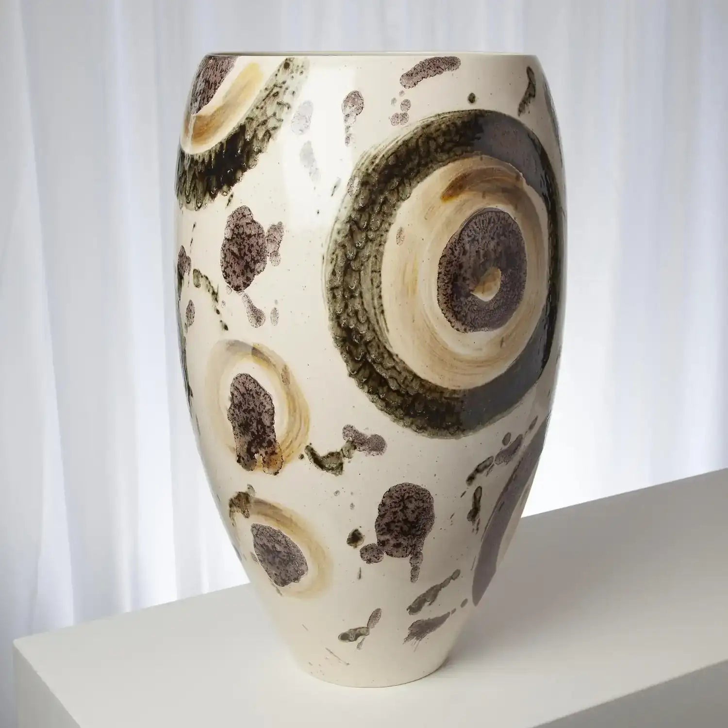 GLOBAL VIEWS EARTHTONE SPOTS VASE - Decorative Accents