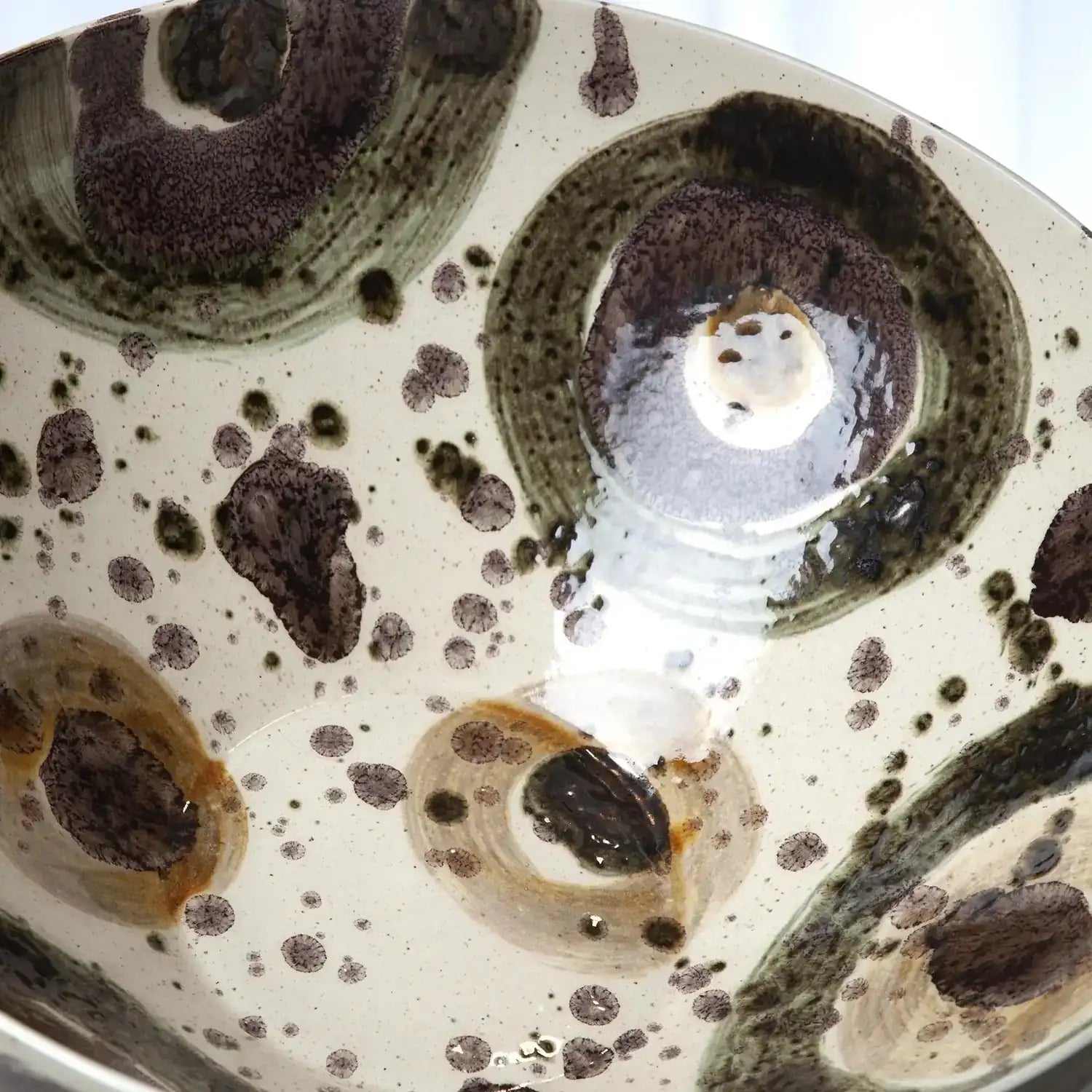 GLOBAL VIEWS EARTHTONE SPOTS BOWL - Decorative Accents