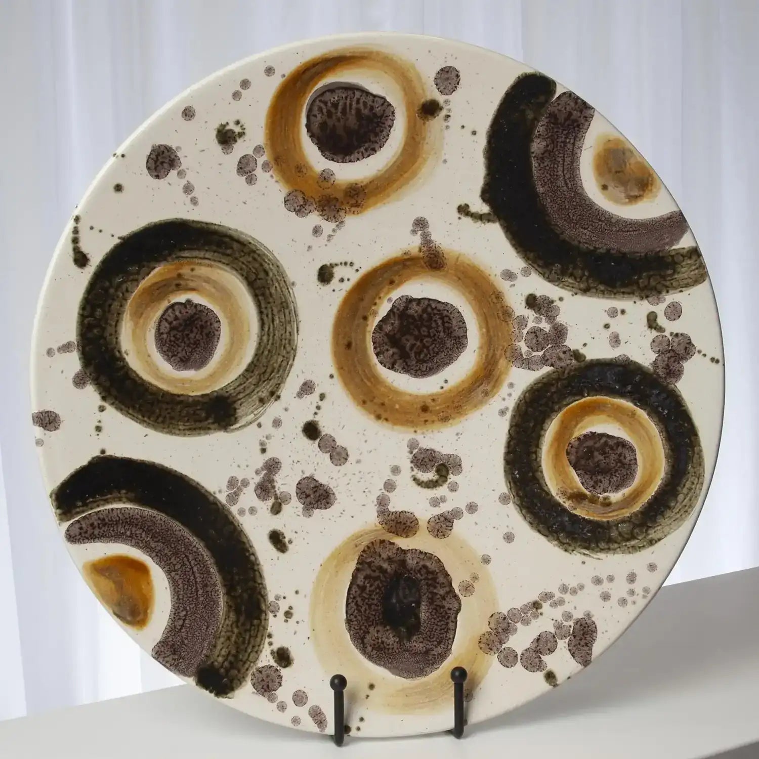 GLOBAL VIEWS EARTHTONE SPOTS CHARGER - Decorative Accents