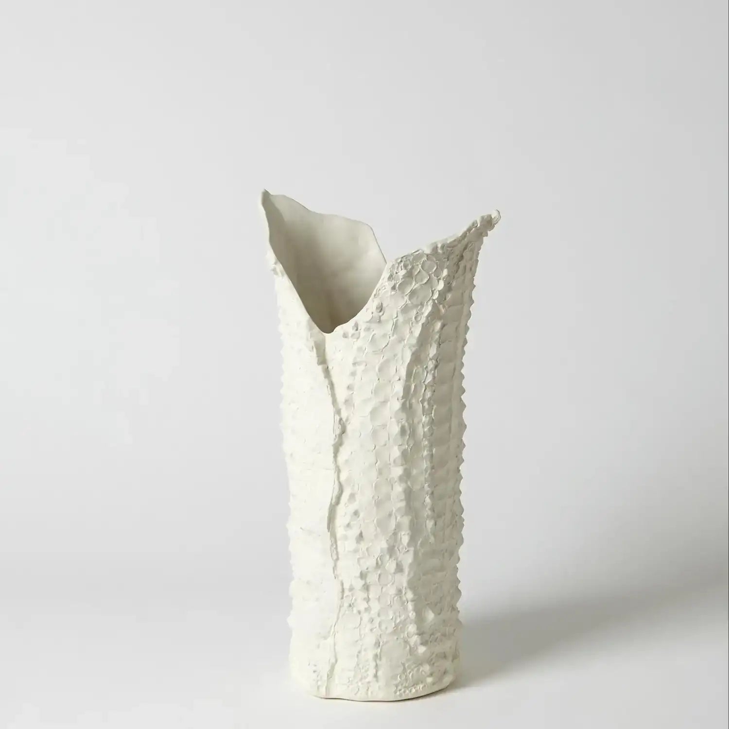 GLOBAL VIEWS CROCODILE VASE - Decorative Accents