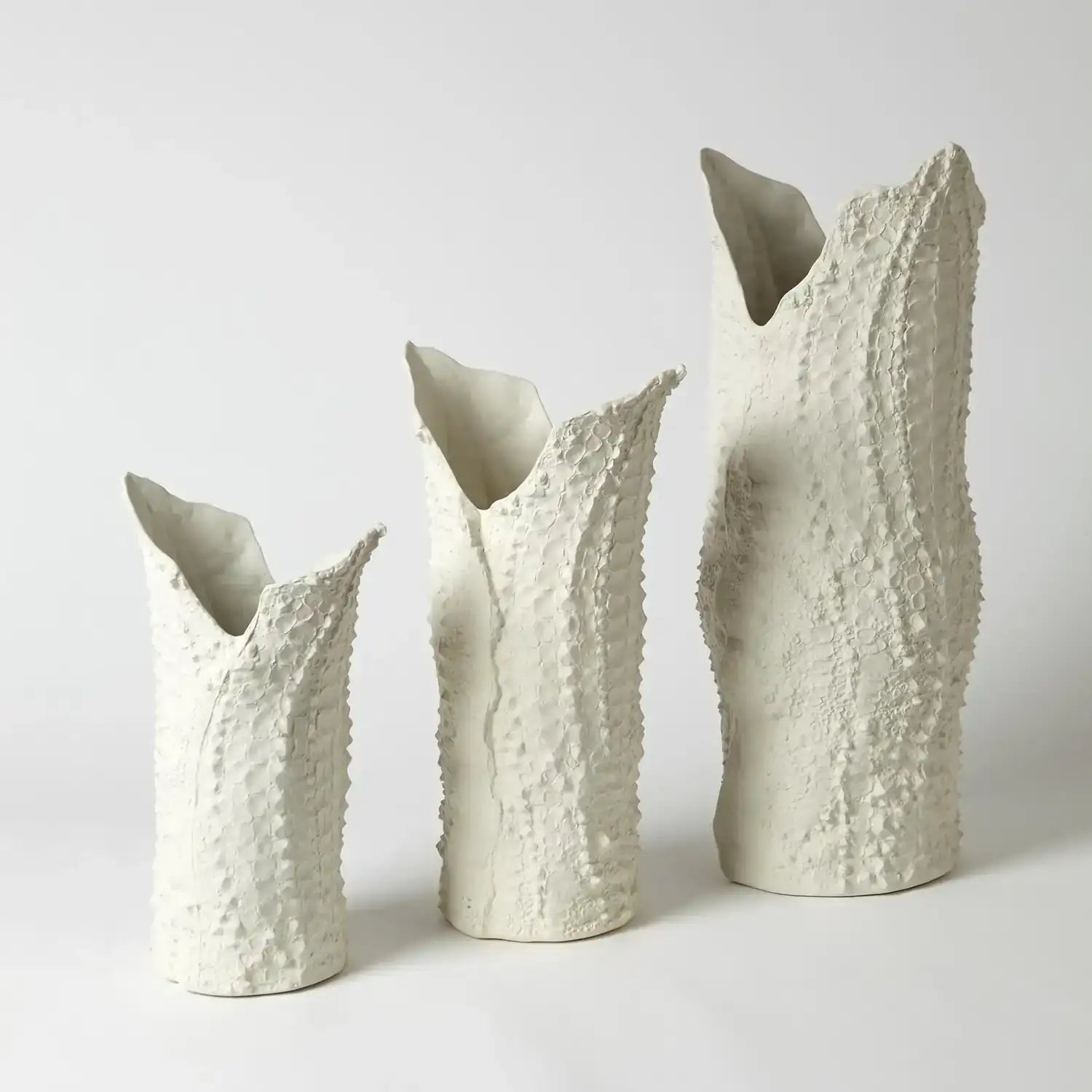 GLOBAL VIEWS CROCODILE VASE - Decorative Accents