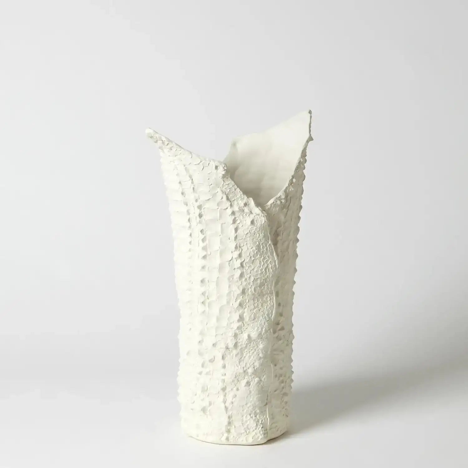GLOBAL VIEWS CROCODILE VASE - Decorative Accents