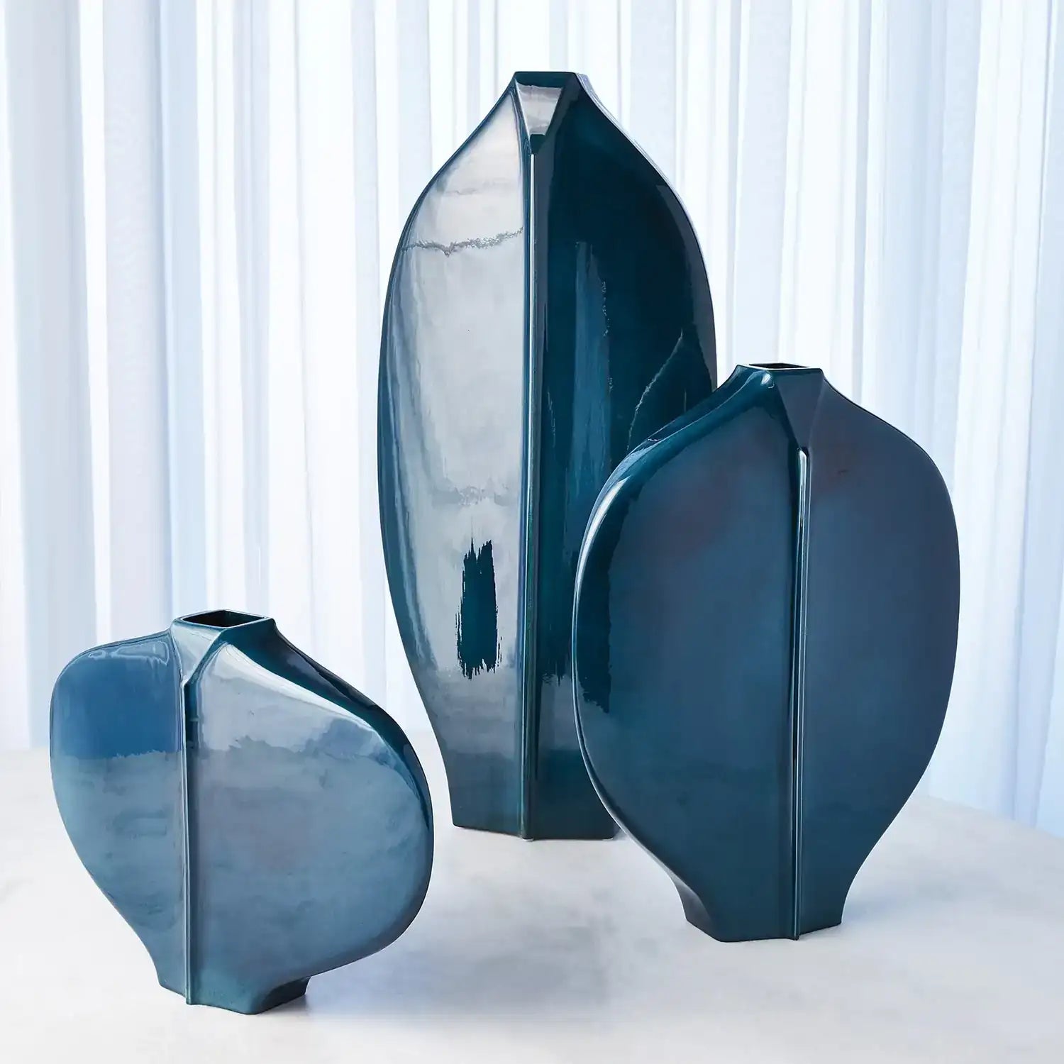 GLOBAL VIEWS CENTER RIDGE VASE - Decorative Accents