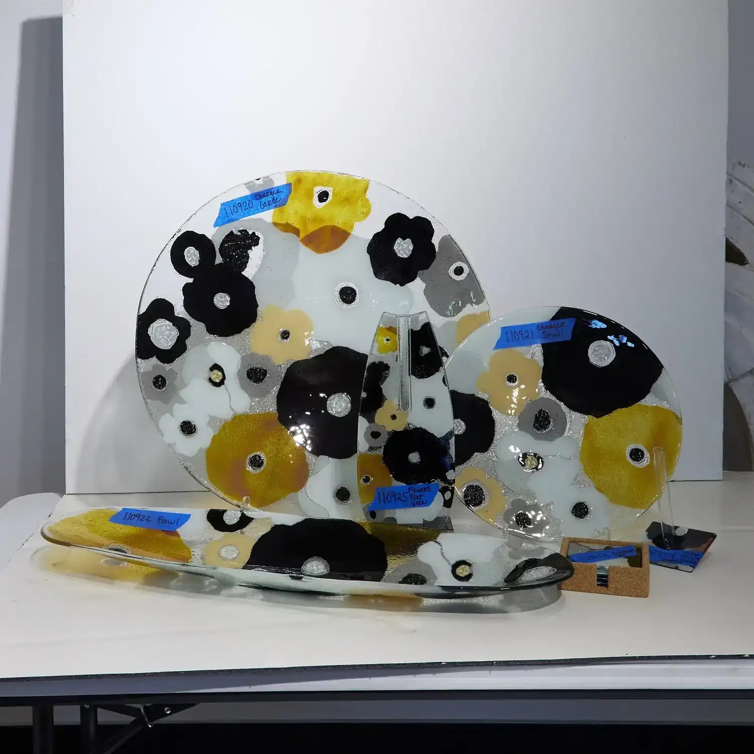 GLOBAL VIEWS FUSED FLORAL VASE - Art