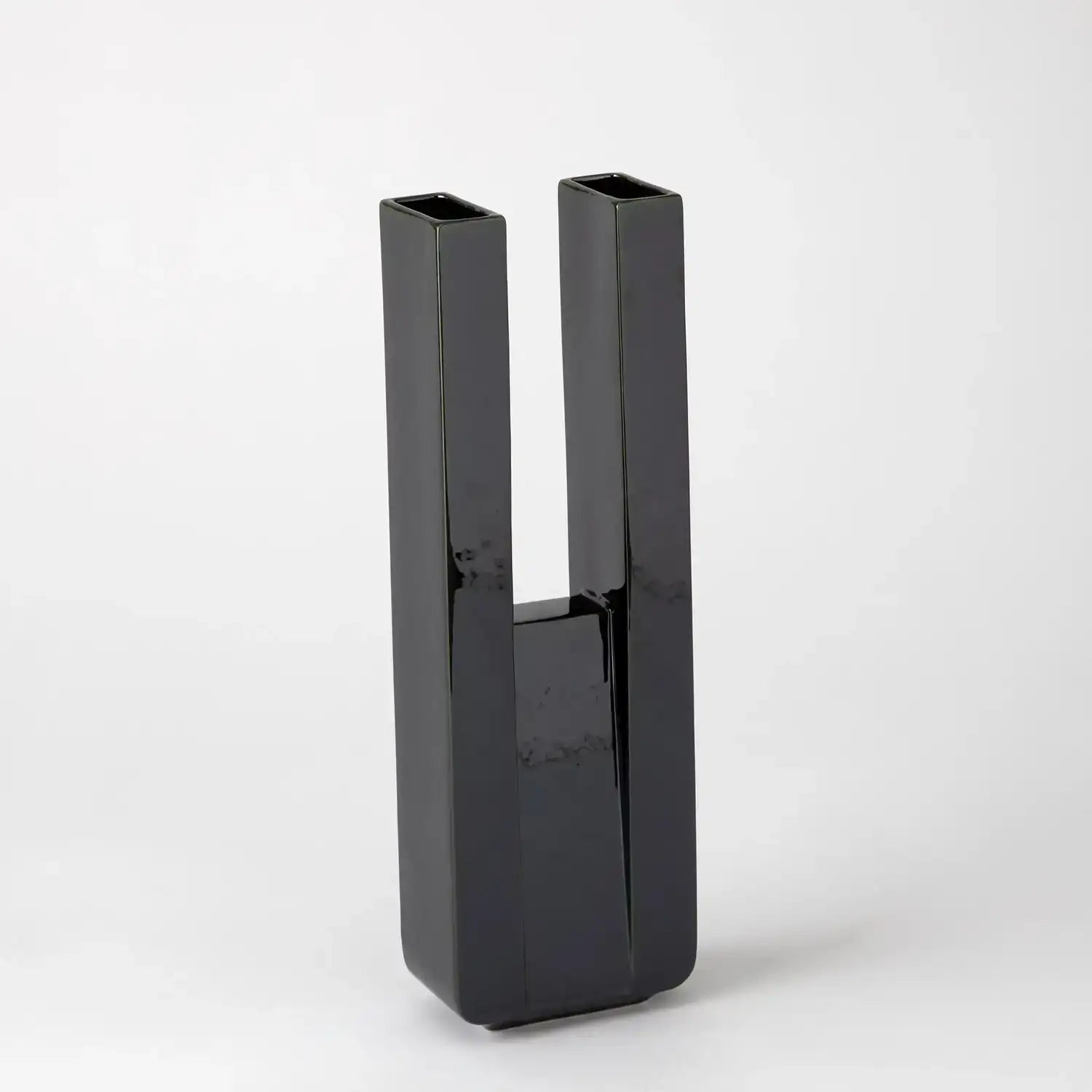 GLOBAL VIEWS METROPOLIS VASE - Decorative Accents