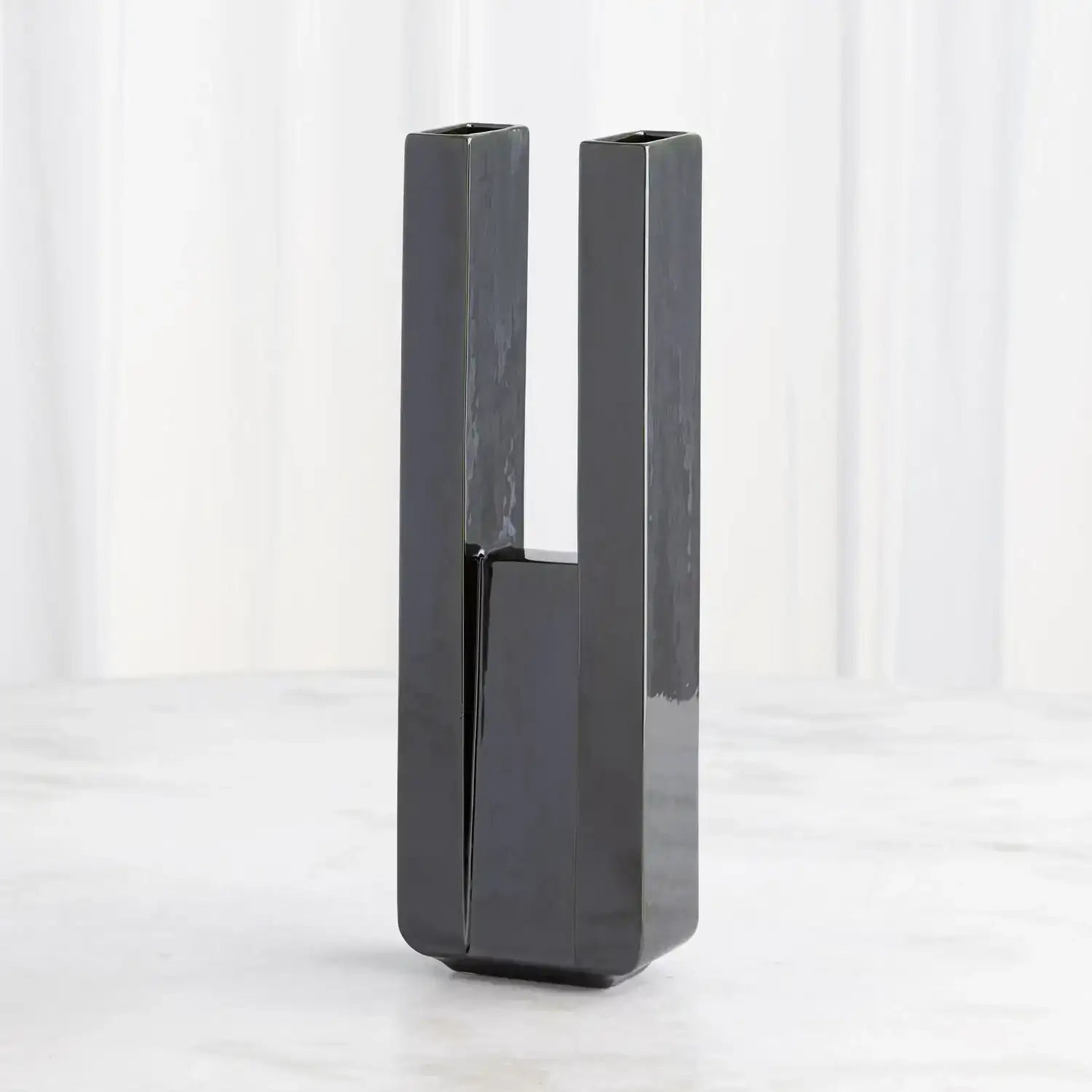 GLOBAL VIEWS METROPOLIS VASE - Decorative Accents
