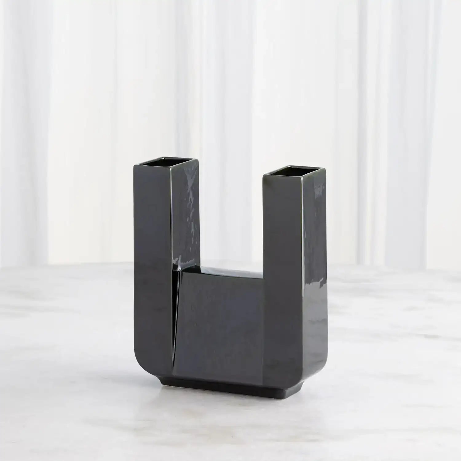 GLOBAL VIEWS METROPOLIS VASE - Decorative Accents