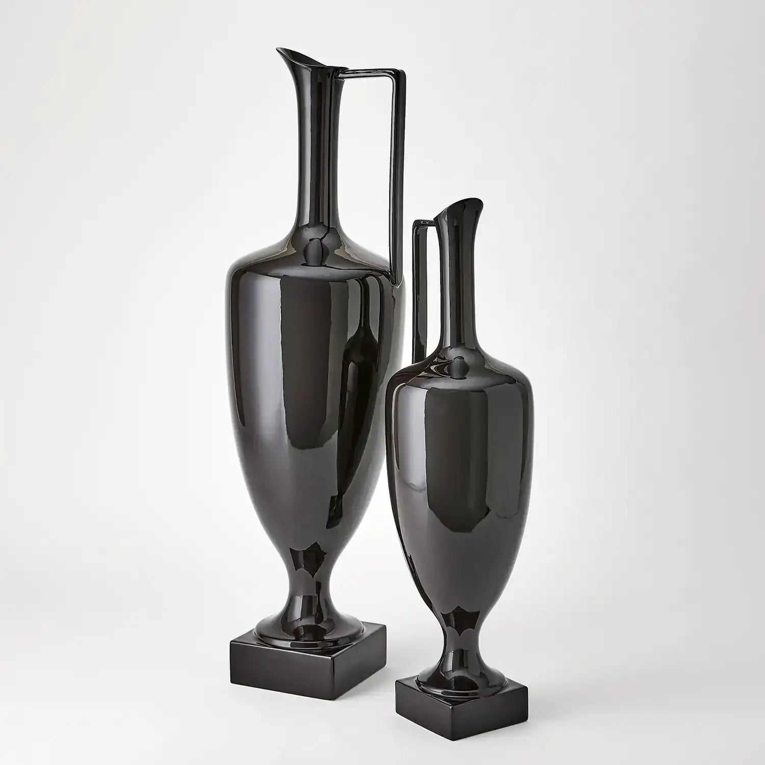 GLOBAL VIEWS QUIET CURVE URN - Decorative Accents