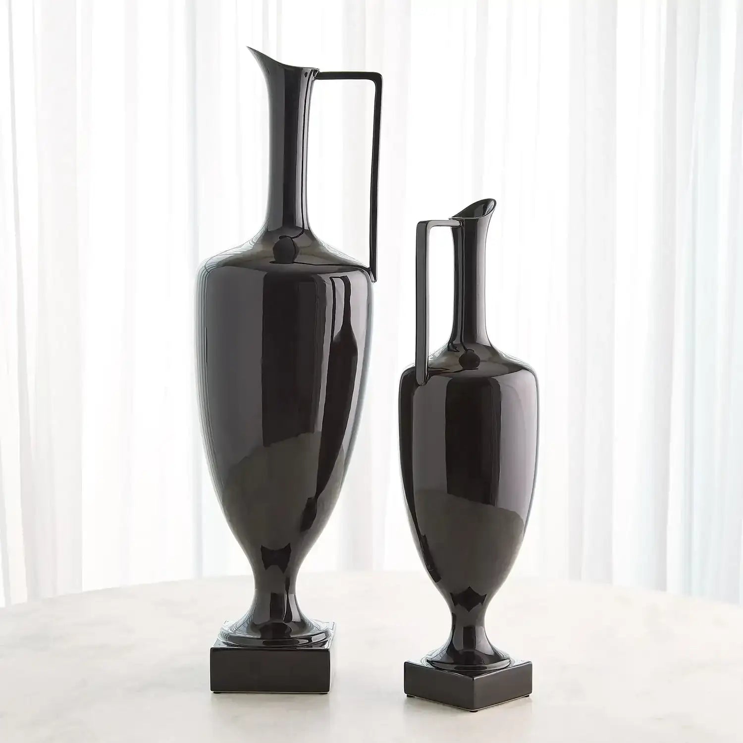 GLOBAL VIEWS QUIET CURVE URN - Decorative Accents