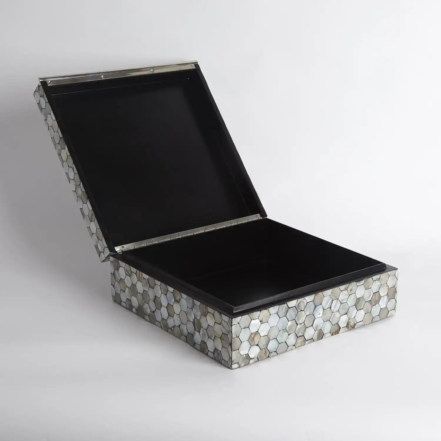 GLOBAL VIEWS MOTHER OF PEARL BOX - Decorative Accents