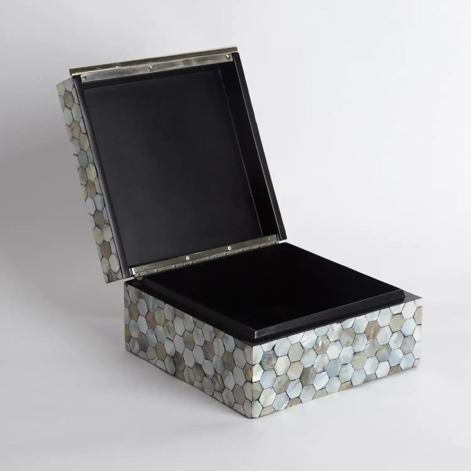 GLOBAL VIEWS MOTHER OF PEARL BOX - Decorative Accents
