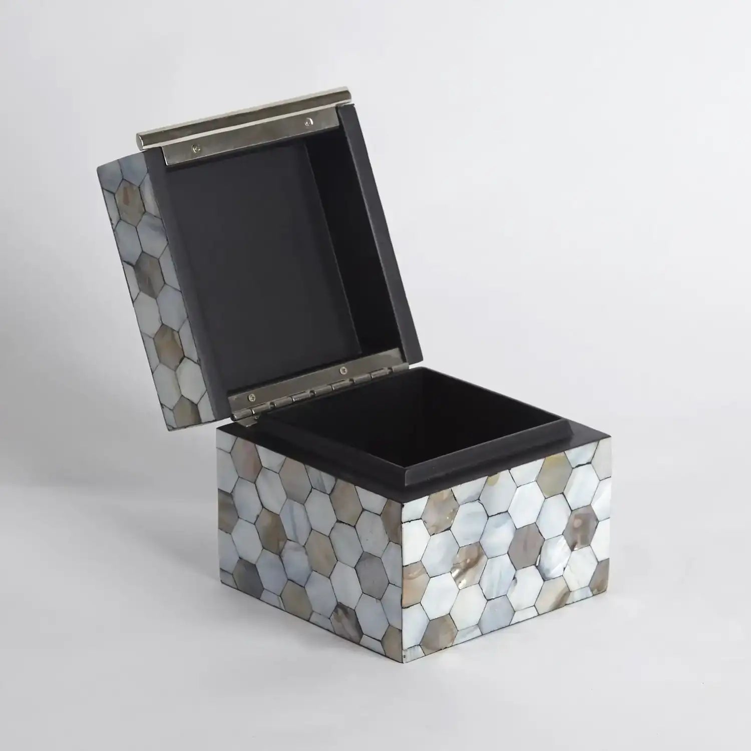 GLOBAL VIEWS MOTHER OF PEARL BOX - Decorative Accents