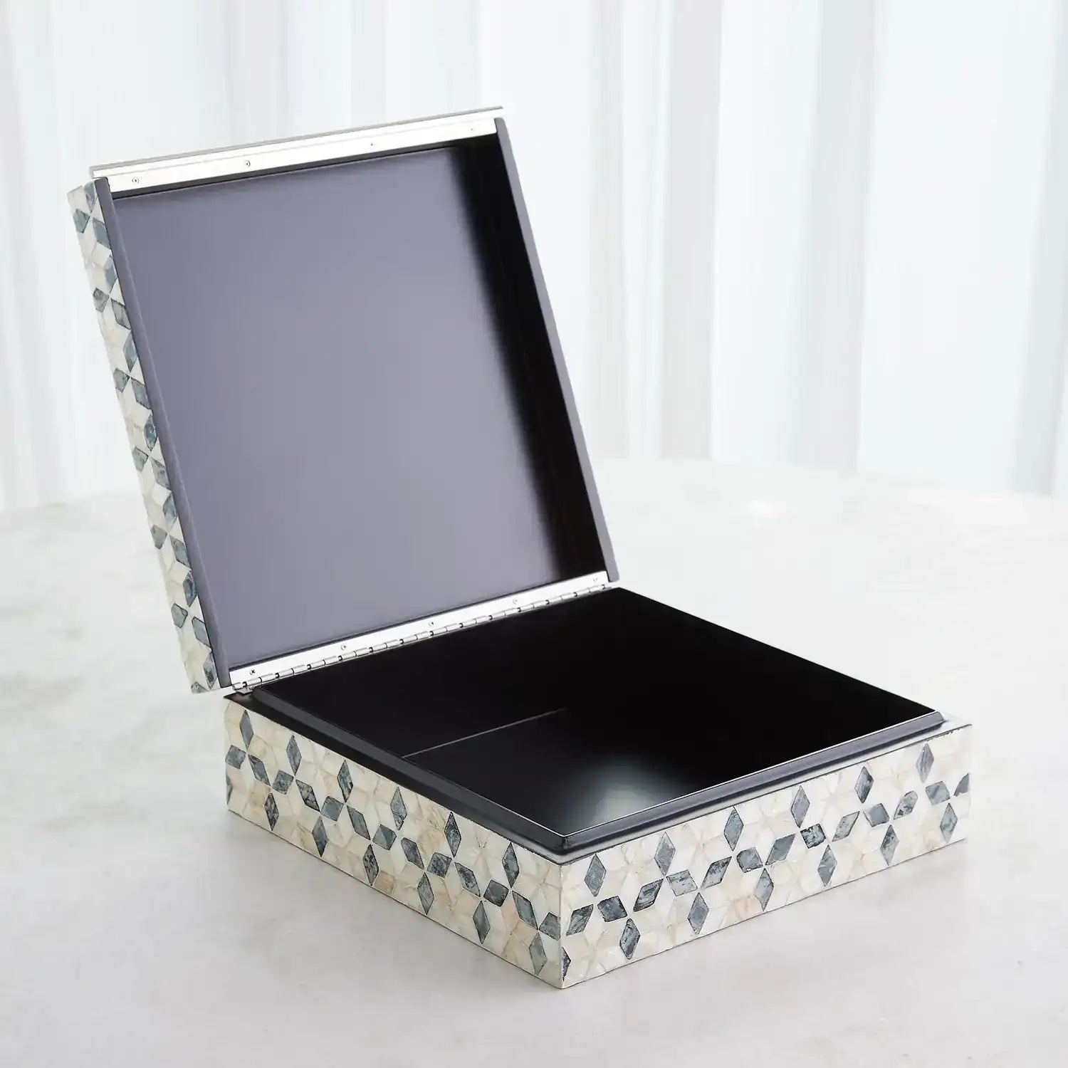 GLOBAL VIEWS CAPIZ SHELL BOX - Decorative Accents