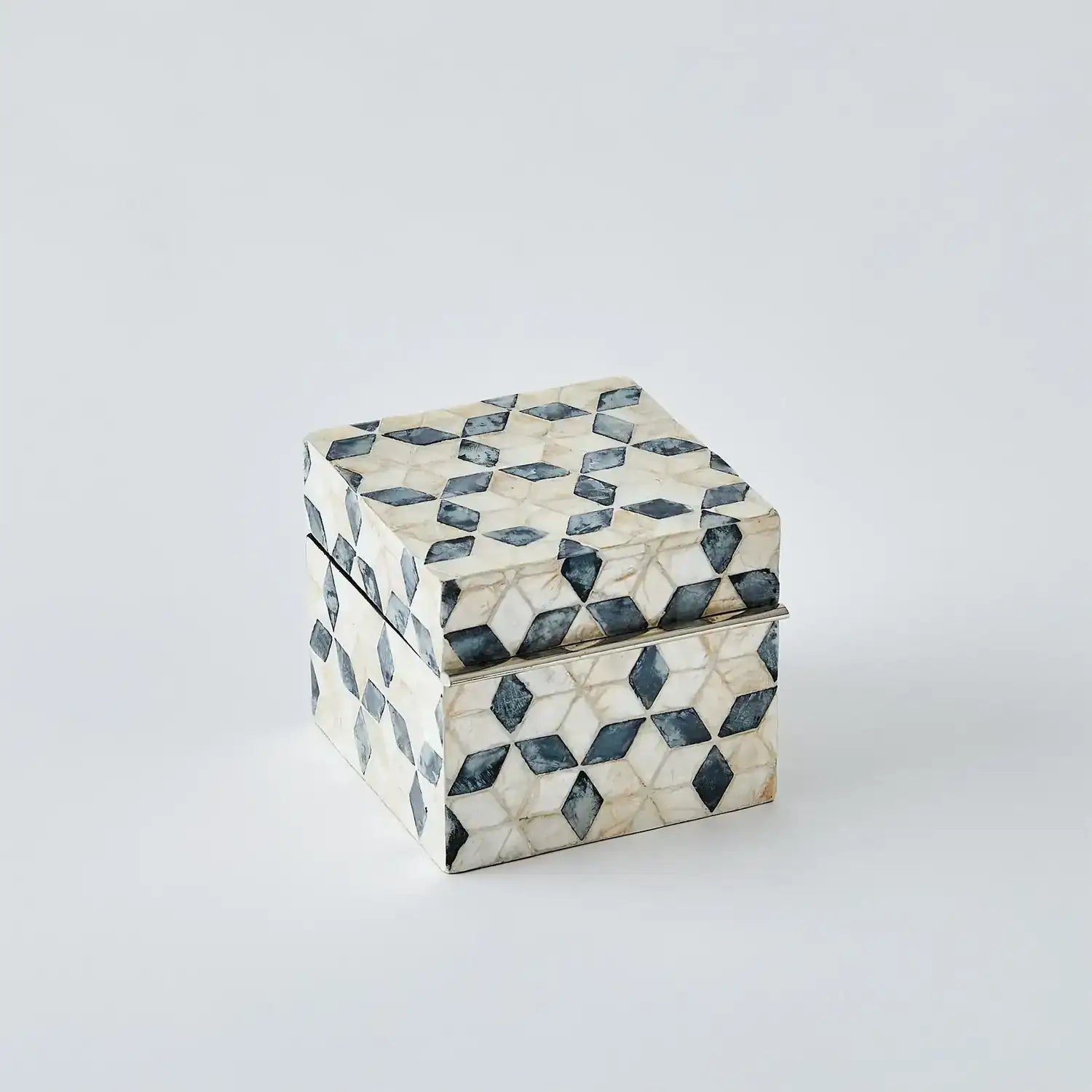 GLOBAL VIEWS CAPIZ SHELL BOX - Decorative Accents