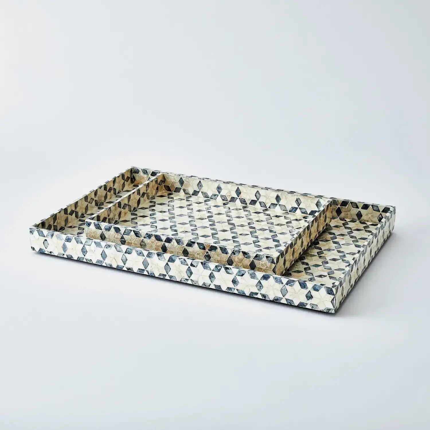 GLOBAL VIEWS CAPIZ SHELL TRAY - Decorative Accents