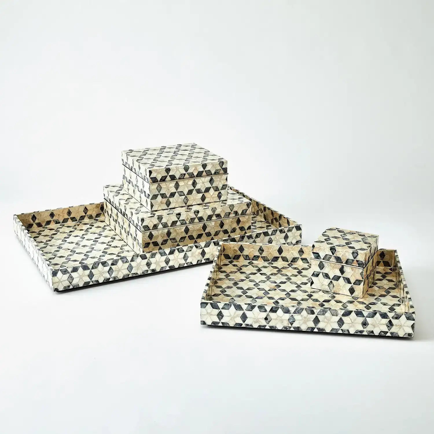 GLOBAL VIEWS CAPIZ SHELL TRAY - Decorative Accents