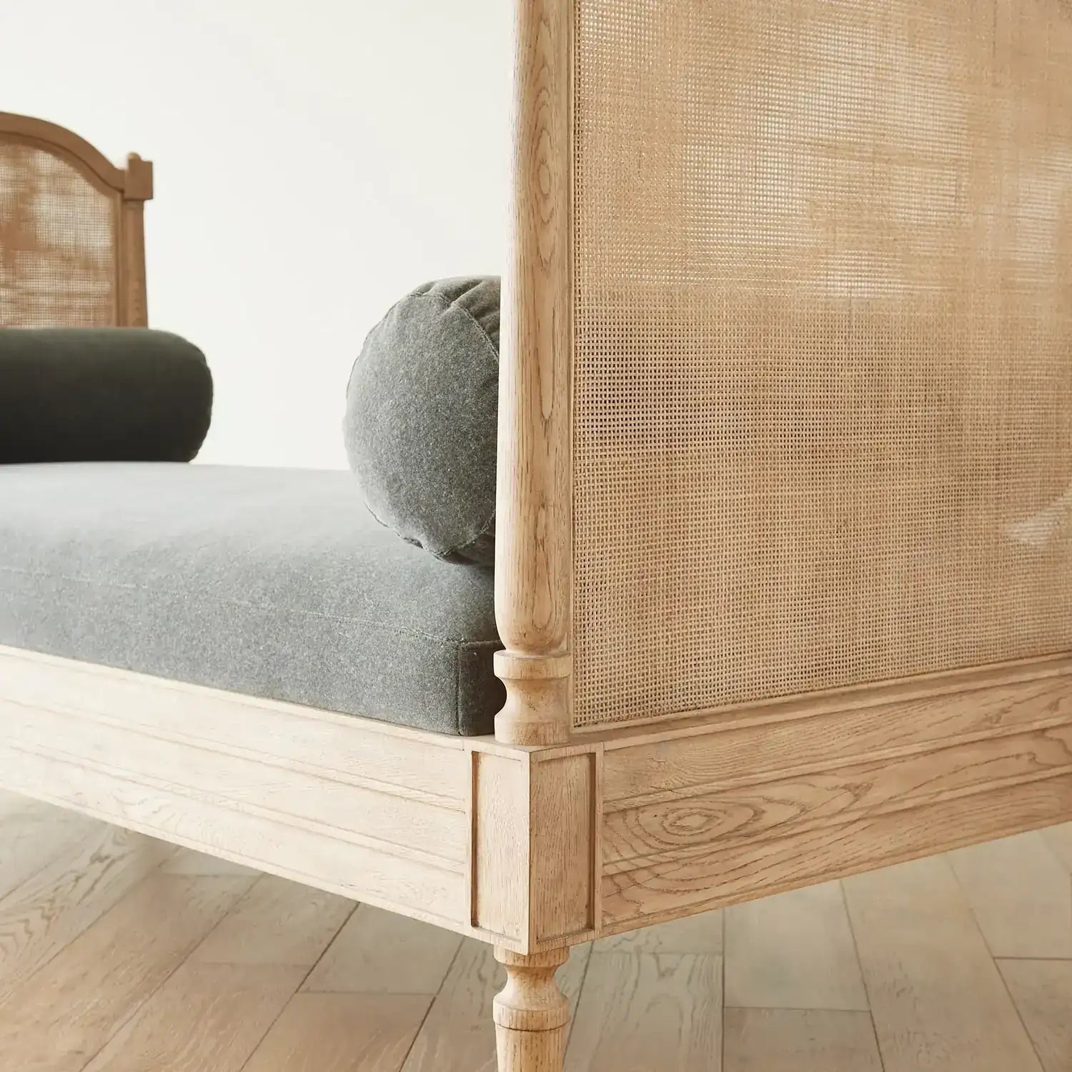 GLOBAL VIEWS JOSEPHINE DAYBED - Beds