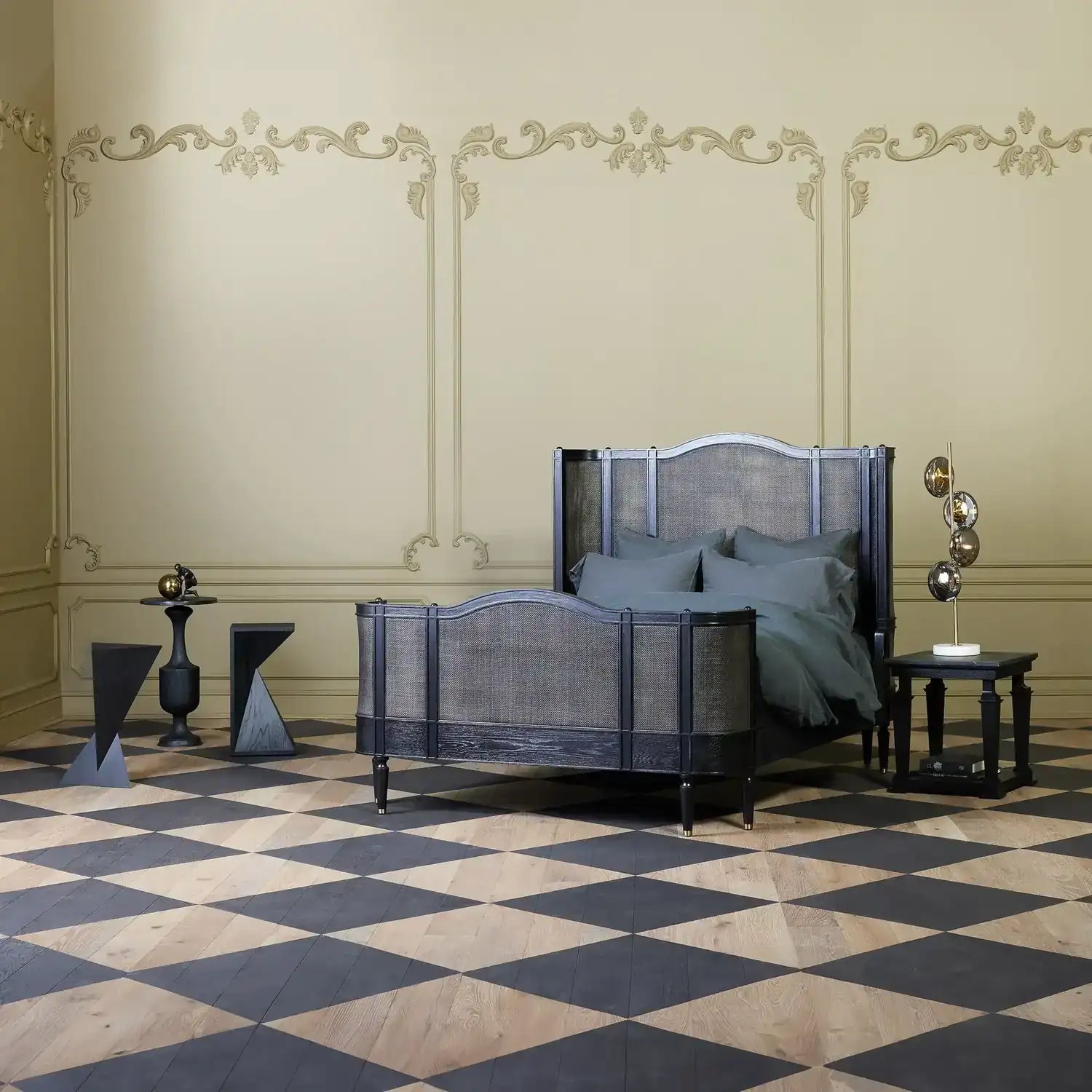 GLOBAL VIEWS JOSEPHINE QUEEN BED - Beds