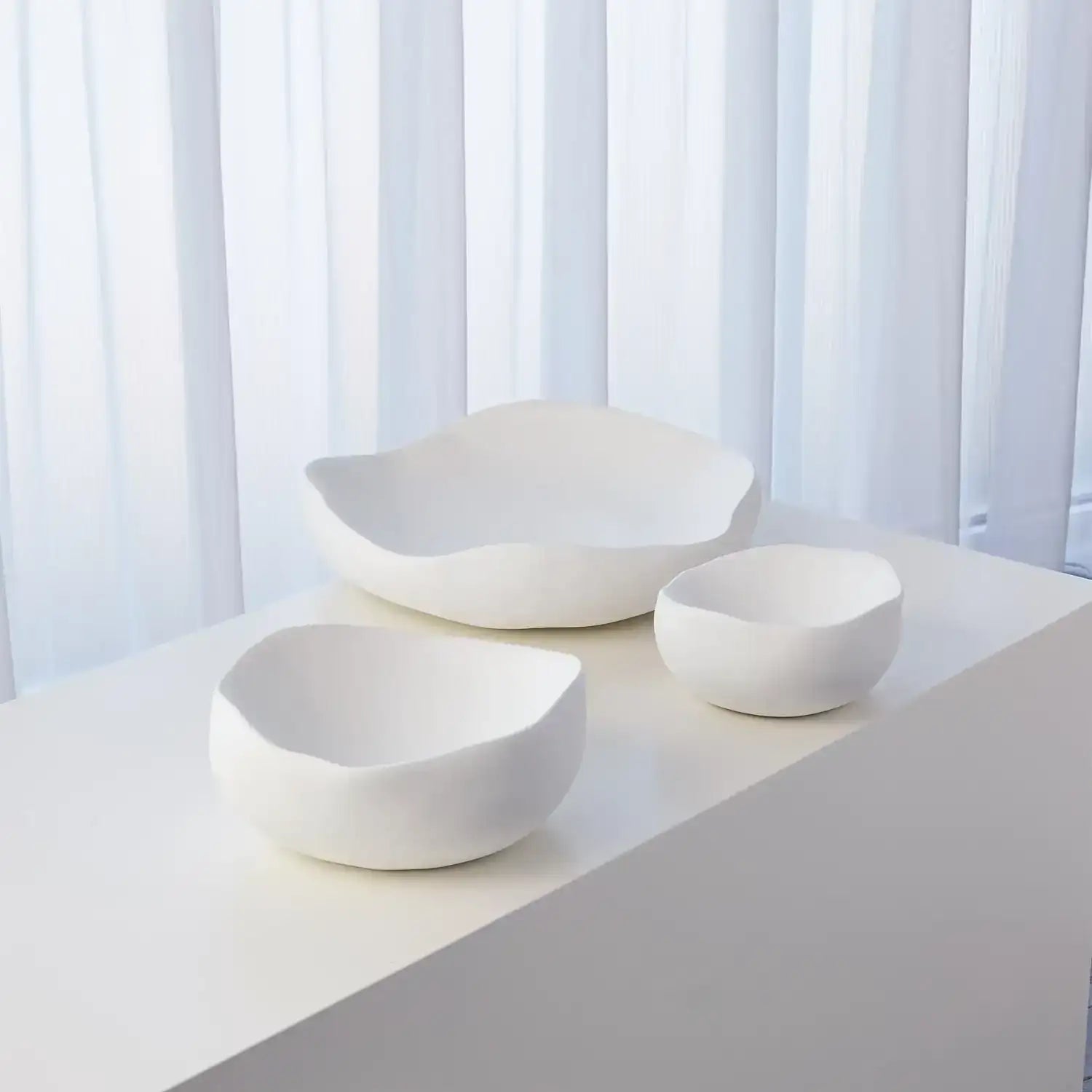 GLOBAL VIEWS ORGANIC ROUND BOWL - Decorative Accents