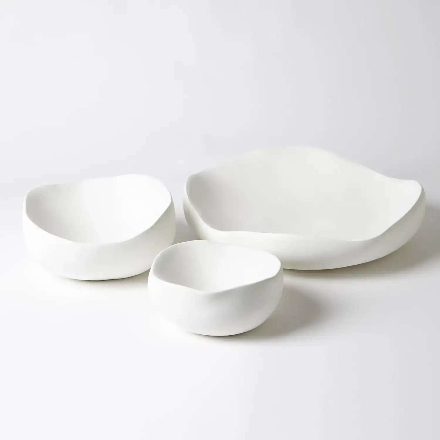 GLOBAL VIEWS ORGANIC ROUND BOWL - Decorative Accents