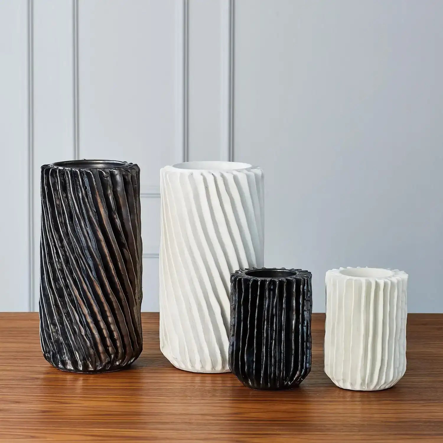 GLOBAL VIEWS RADIATOR SWIRL VASE - Decorative Accents