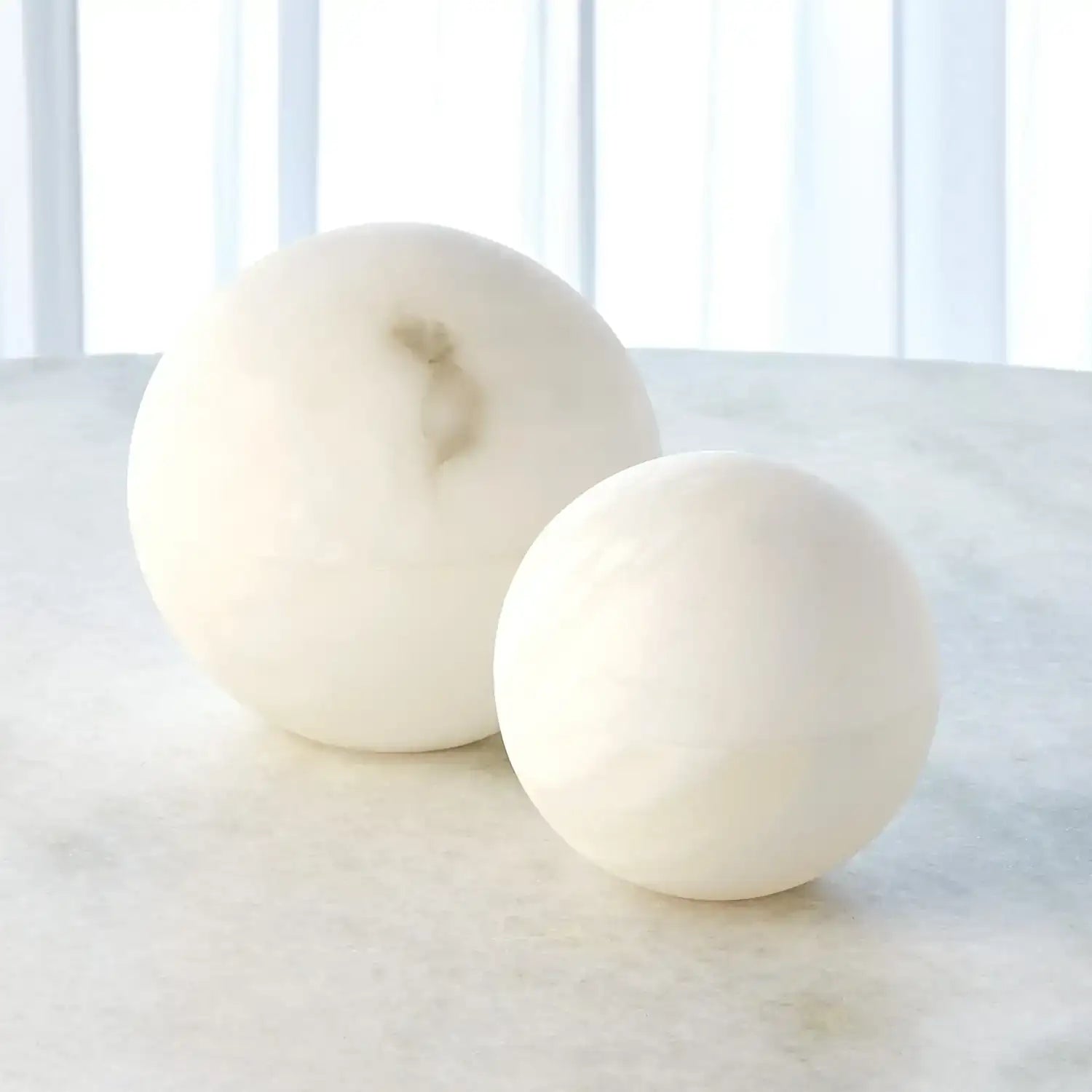 GLOBAL VIEWS ALABASTER SPHERE BOX - Decorative Accents