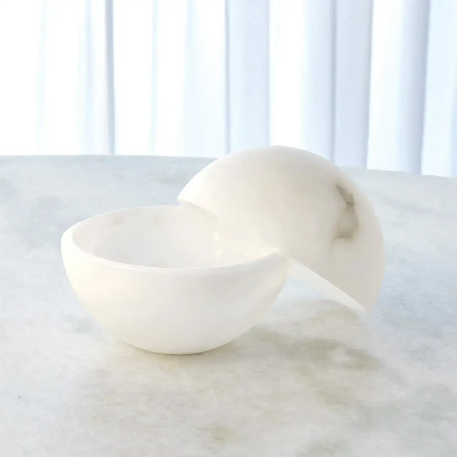 GLOBAL VIEWS ALABASTER SPHERE BOX - Decorative Accents
