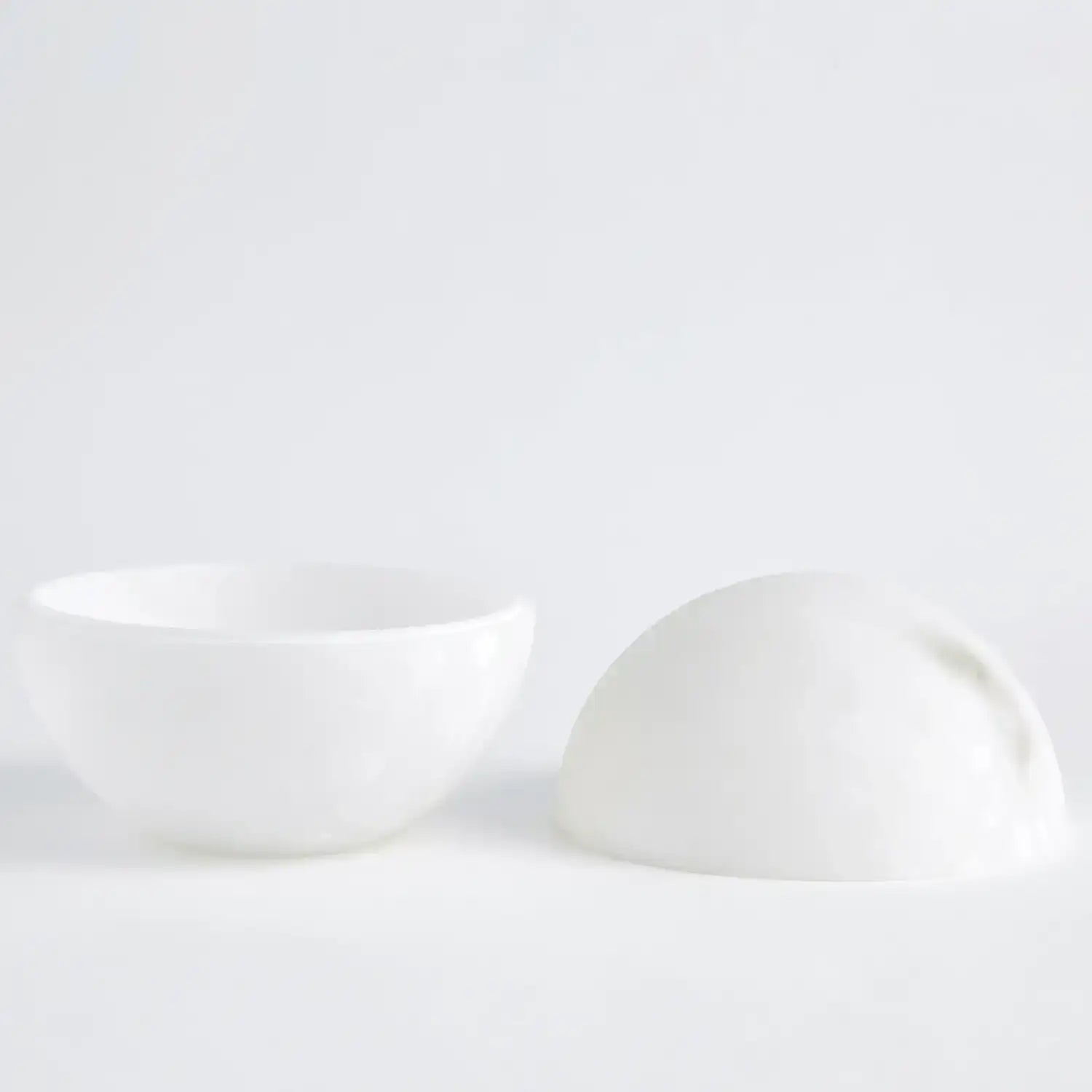 GLOBAL VIEWS ALABASTER SPHERE BOX - Decorative Accents