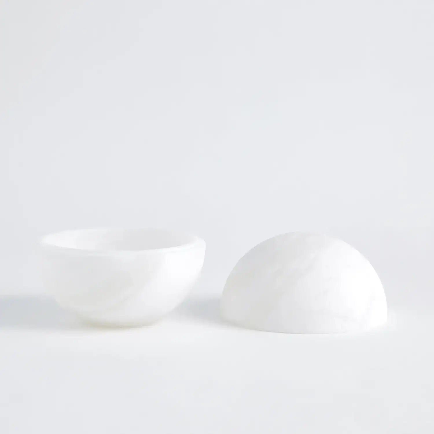 GLOBAL VIEWS ALABASTER SPHERE BOX - Decorative Accents