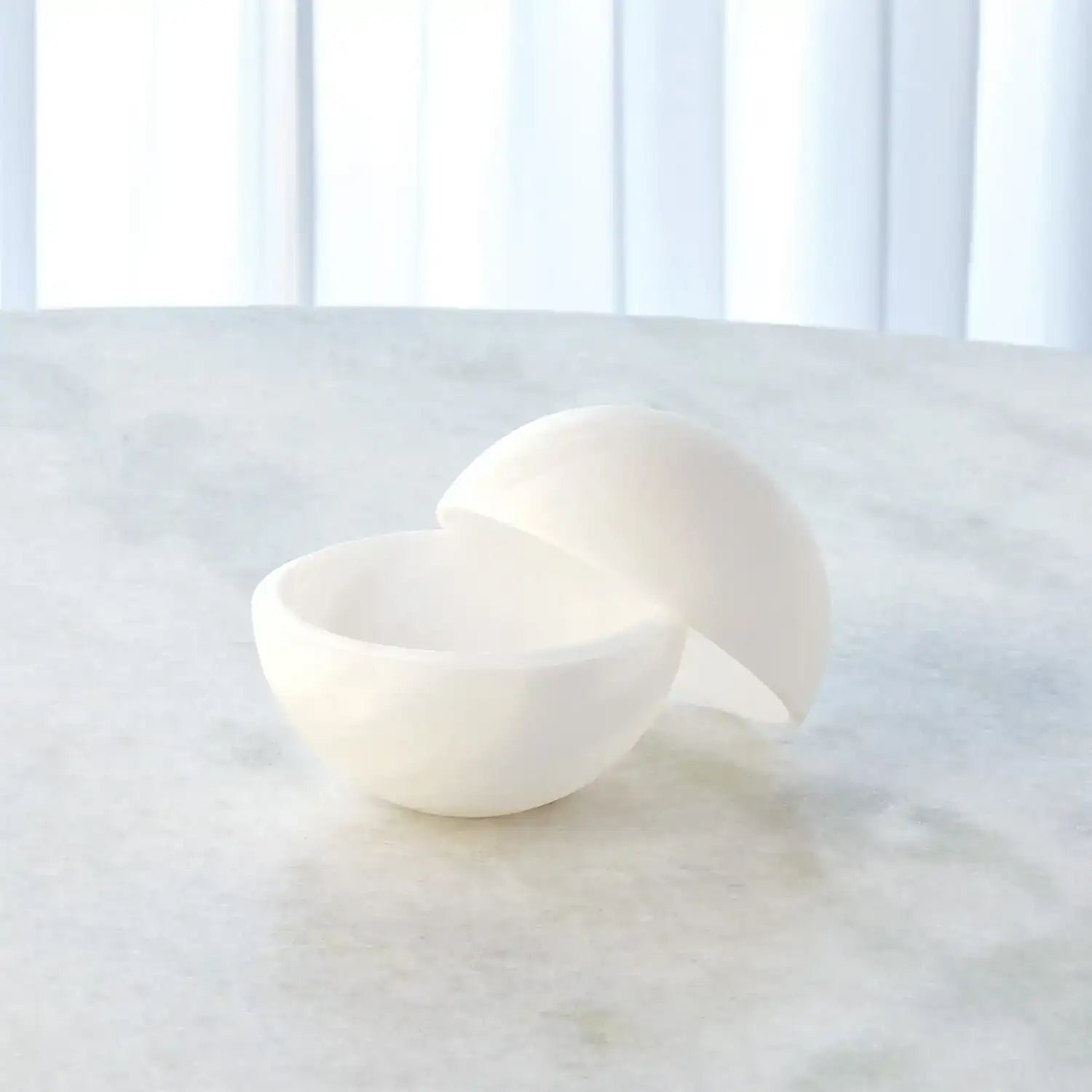 GLOBAL VIEWS ALABASTER SPHERE BOX - Decorative Accents