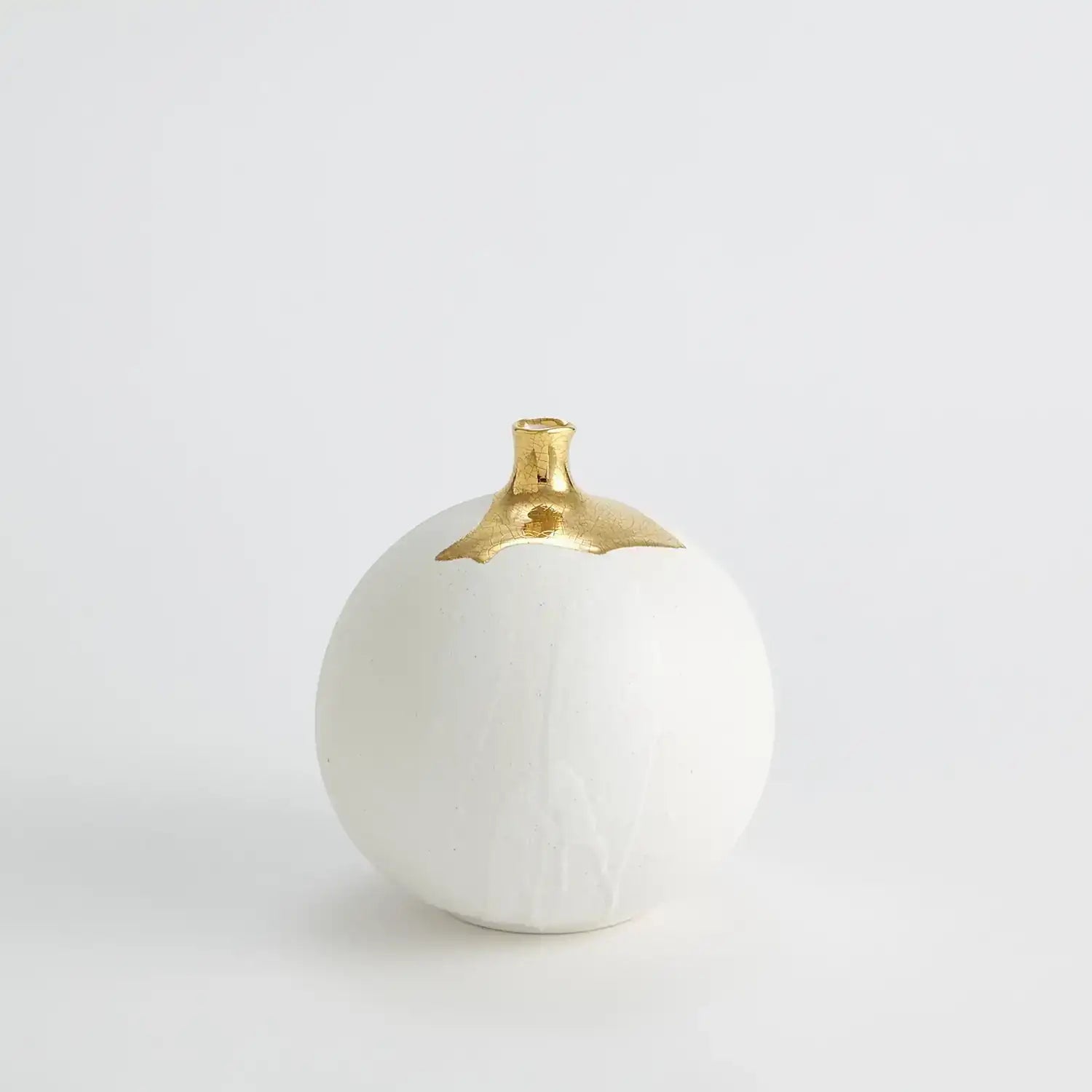 GLOBAL VIEWS DIPPED GOLDEN CRACKLE/WHITE SPHERE VASE - Decorative Accents