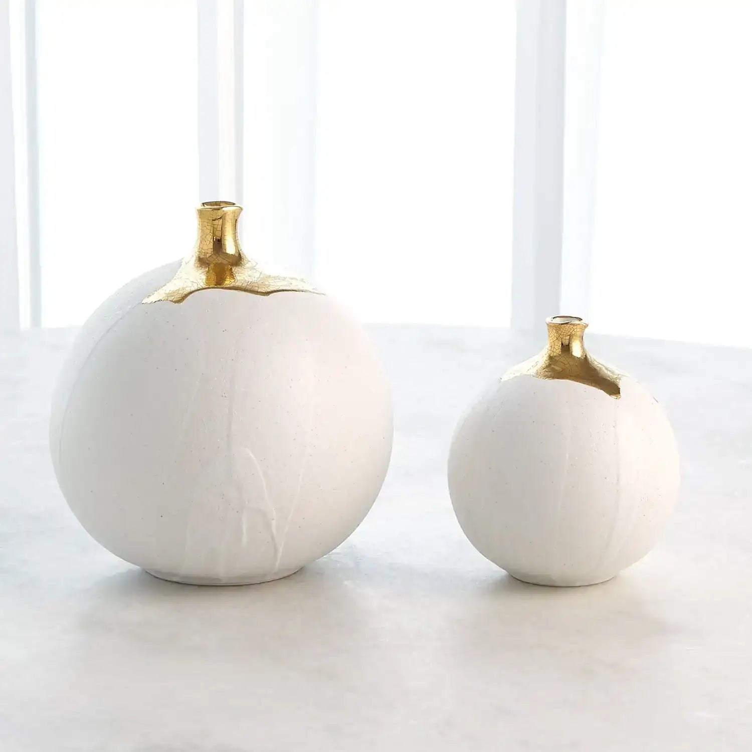 GLOBAL VIEWS DIPPED GOLDEN CRACKLE/WHITE SPHERE VASE - Decorative Accents